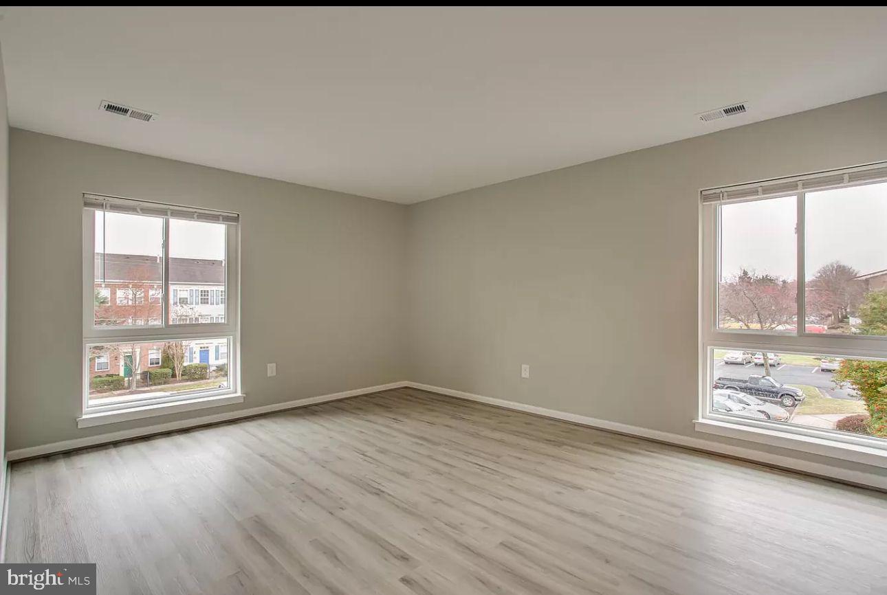 565 FLORIDA AVE #201, HERNDON, Virginia 20170, 2 Bedrooms Bedrooms, ,2 BathroomsBathrooms,Residential,For sale,565 FLORIDA AVE #201,VAFX2276758 MLS # VAFX2276758 565 FLORIDA AVE #201, HERNDON, Virginia 20170, 2 Bedrooms Bedrooms, ,2 BathroomsBathrooms,Residential,For sale,565 FLORIDA AVE #201,VAFX2276758 MLS # VAFX2276758