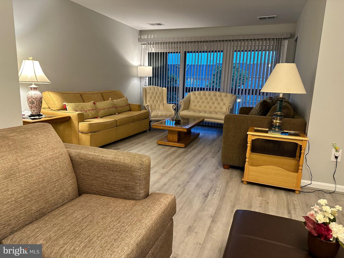 565 FLORIDA AVE #201, HERNDON, Virginia 20170, 2 Bedrooms Bedrooms, ,2 BathroomsBathrooms,Residential,For sale,565 FLORIDA AVE #201,VAFX2276758 MLS # VAFX2276758 565 FLORIDA AVE #201, HERNDON, Virginia 20170, 2 Bedrooms Bedrooms, ,2 BathroomsBathrooms,Residential,For sale,565 FLORIDA AVE #201,VAFX2276758 MLS # VAFX2276758