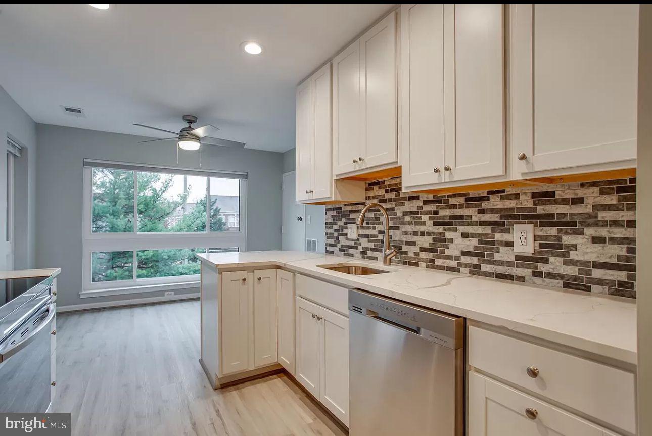 565 FLORIDA AVE #201, HERNDON, Virginia 20170, 2 Bedrooms Bedrooms, ,2 BathroomsBathrooms,Residential,For sale,565 FLORIDA AVE #201,VAFX2276758 MLS # VAFX2276758 565 FLORIDA AVE #201, HERNDON, Virginia 20170, 2 Bedrooms Bedrooms, ,2 BathroomsBathrooms,Residential,For sale,565 FLORIDA AVE #201,VAFX2276758 MLS # VAFX2276758