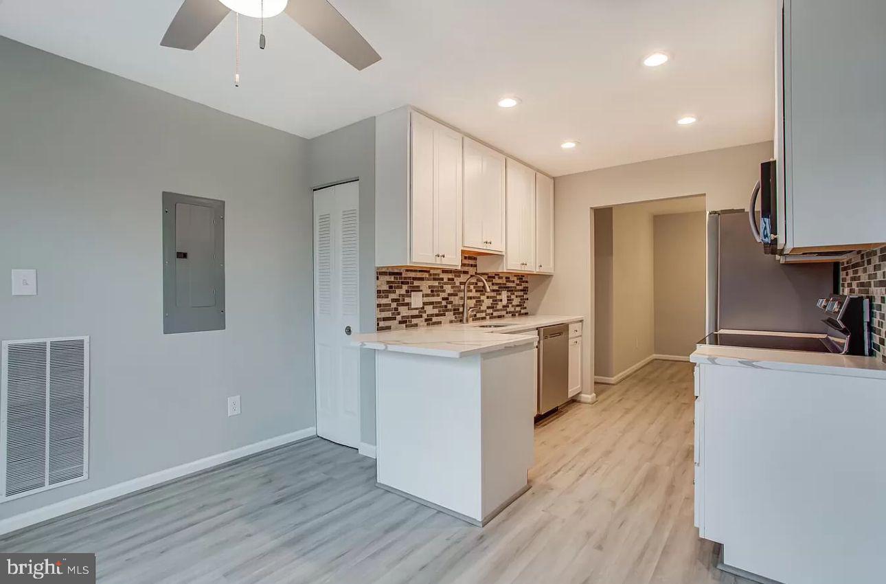 565 FLORIDA AVE #201, HERNDON, Virginia 20170, 2 Bedrooms Bedrooms, ,2 BathroomsBathrooms,Residential,For sale,565 FLORIDA AVE #201,VAFX2276758 MLS # VAFX2276758 565 FLORIDA AVE #201, HERNDON, Virginia 20170, 2 Bedrooms Bedrooms, ,2 BathroomsBathrooms,Residential,For sale,565 FLORIDA AVE #201,VAFX2276758 MLS # VAFX2276758