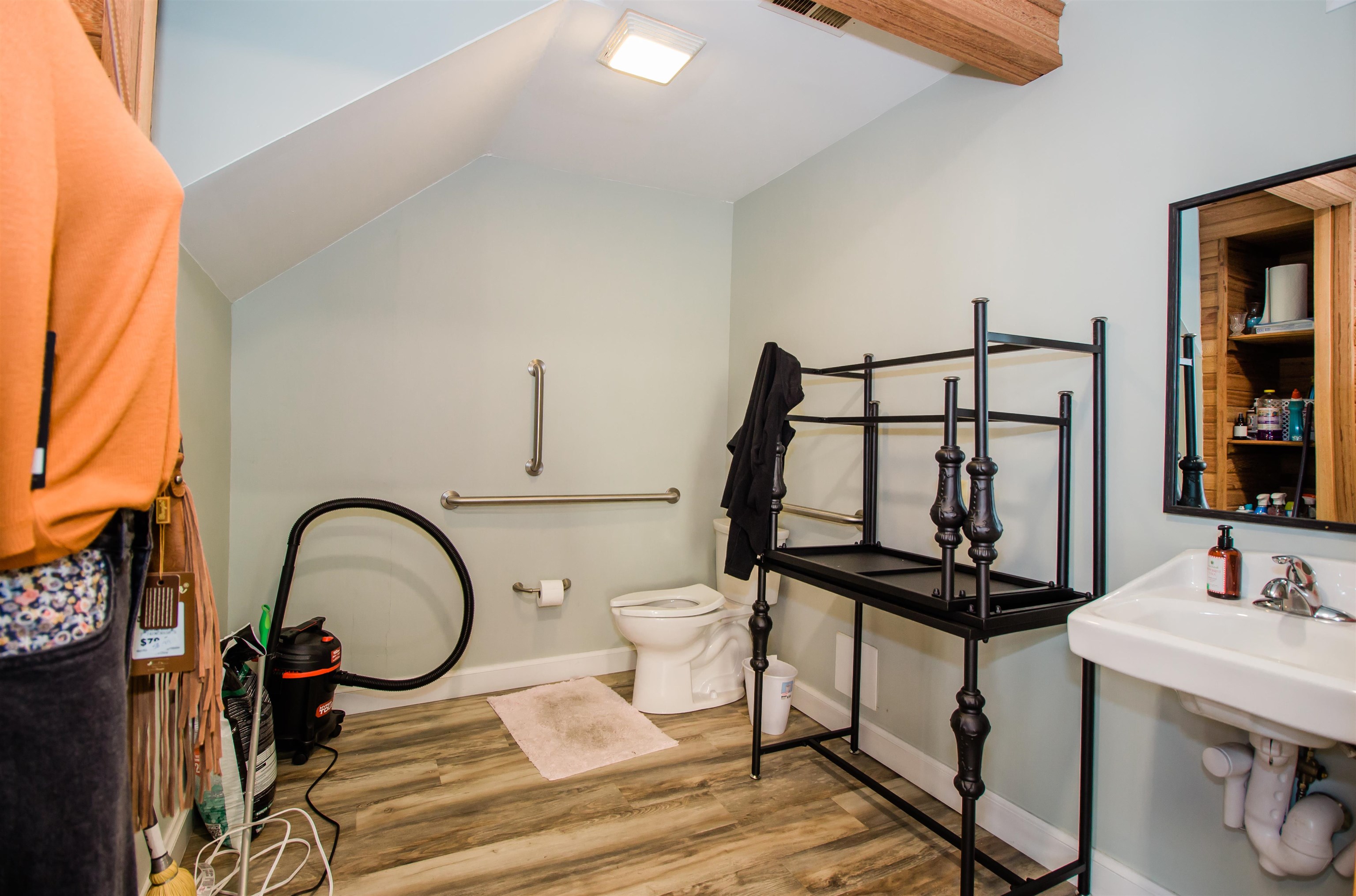 140 N MAIN ST, BROADWAY, Virginia 22815, ,Commercial,140 N MAIN ST,670534 MLS # 670534 140 N MAIN ST, BROADWAY, Virginia 22815, ,Commercial,140 N MAIN ST,670534 MLS # 670534