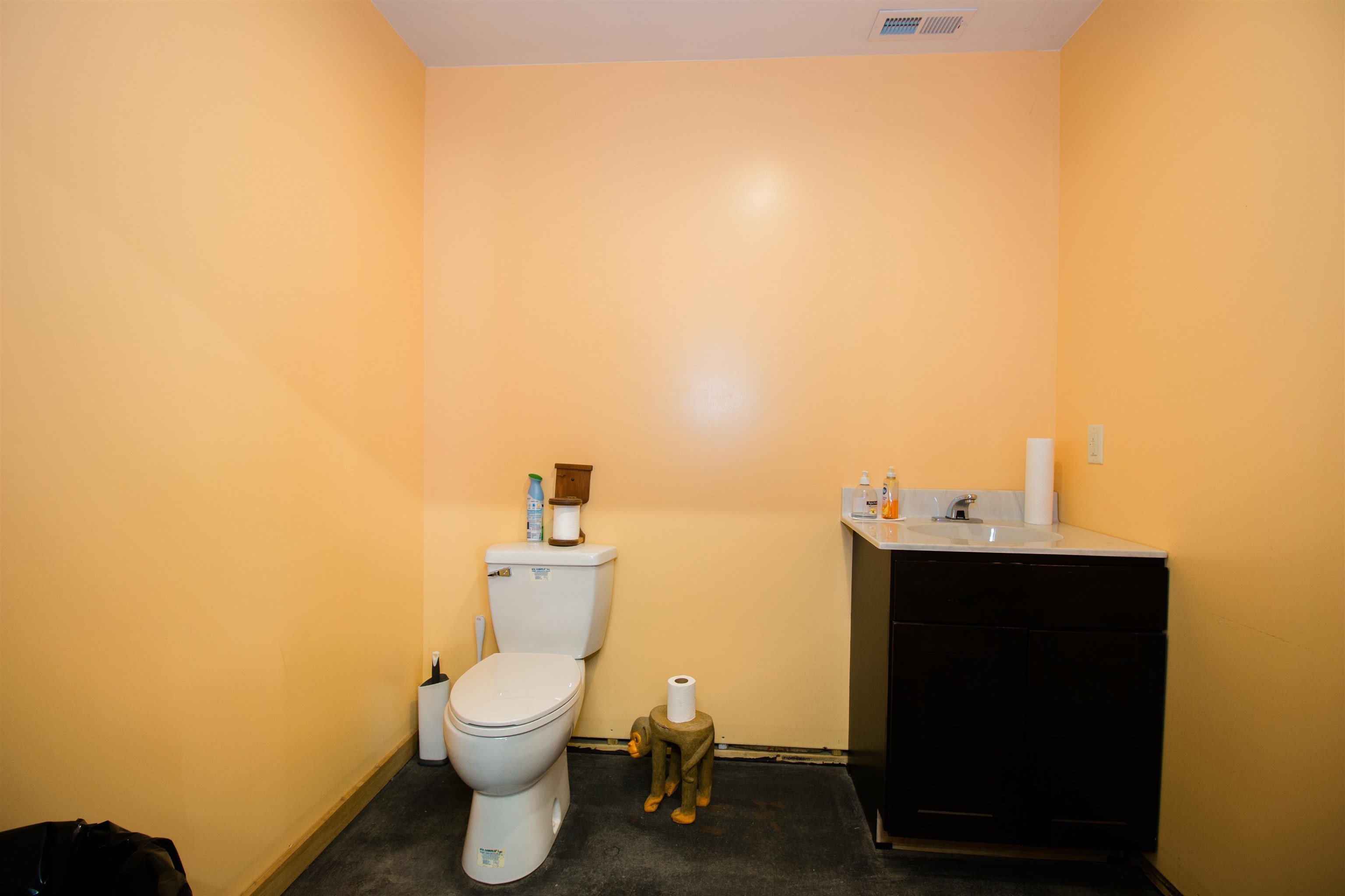 137 N MAIN ST, BROADWAY, Virginia 22815, ,Commercial,137 N MAIN ST,670537 MLS # 670537