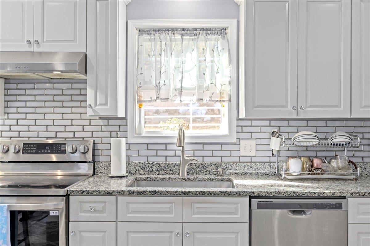 241 SUFFOLK DR, ROCKINGHAM, Virginia 22801, 4 Bedrooms Bedrooms, ,2 BathroomsBathrooms,Residential,241 SUFFOLK DR,670519 MLS # 670519 241 SUFFOLK DR, ROCKINGHAM, Virginia 22801, 4 Bedrooms Bedrooms, ,2 BathroomsBathrooms,Residential,241 SUFFOLK DR,670519 MLS # 670519