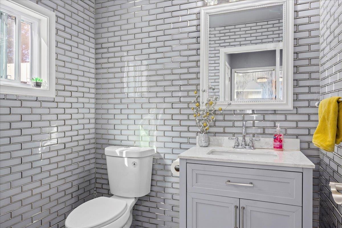 241 SUFFOLK DR, ROCKINGHAM, Virginia 22801, 4 Bedrooms Bedrooms, ,2 BathroomsBathrooms,Residential,241 SUFFOLK DR,670519 MLS # 670519 241 SUFFOLK DR, ROCKINGHAM, Virginia 22801, 4 Bedrooms Bedrooms, ,2 BathroomsBathrooms,Residential,241 SUFFOLK DR,670519 MLS # 670519