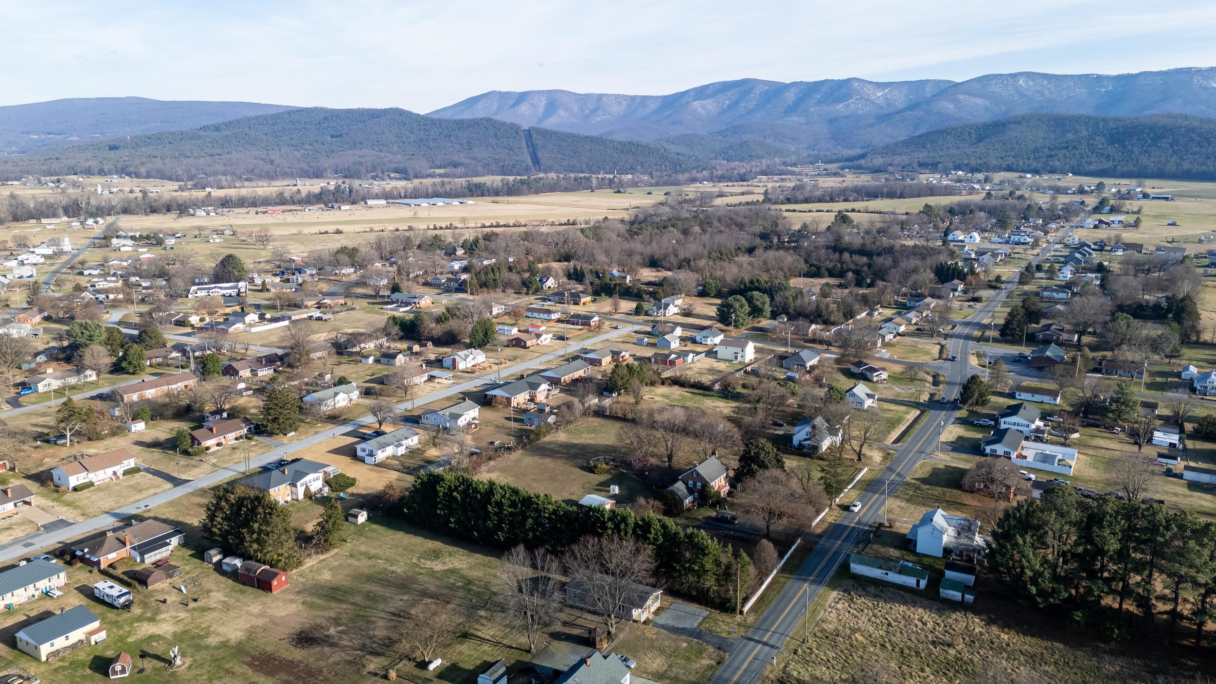 223 FAIRVIEW RD, LURAY, Virginia 22835, 3 Bedrooms Bedrooms, ,2 BathroomsBathrooms,Residential,223 FAIRVIEW RD,670532 MLS # 670532 223 FAIRVIEW RD, LURAY, Virginia 22835, 3 Bedrooms Bedrooms, ,2 BathroomsBathrooms,Residential,223 FAIRVIEW RD,670532 MLS # 670532