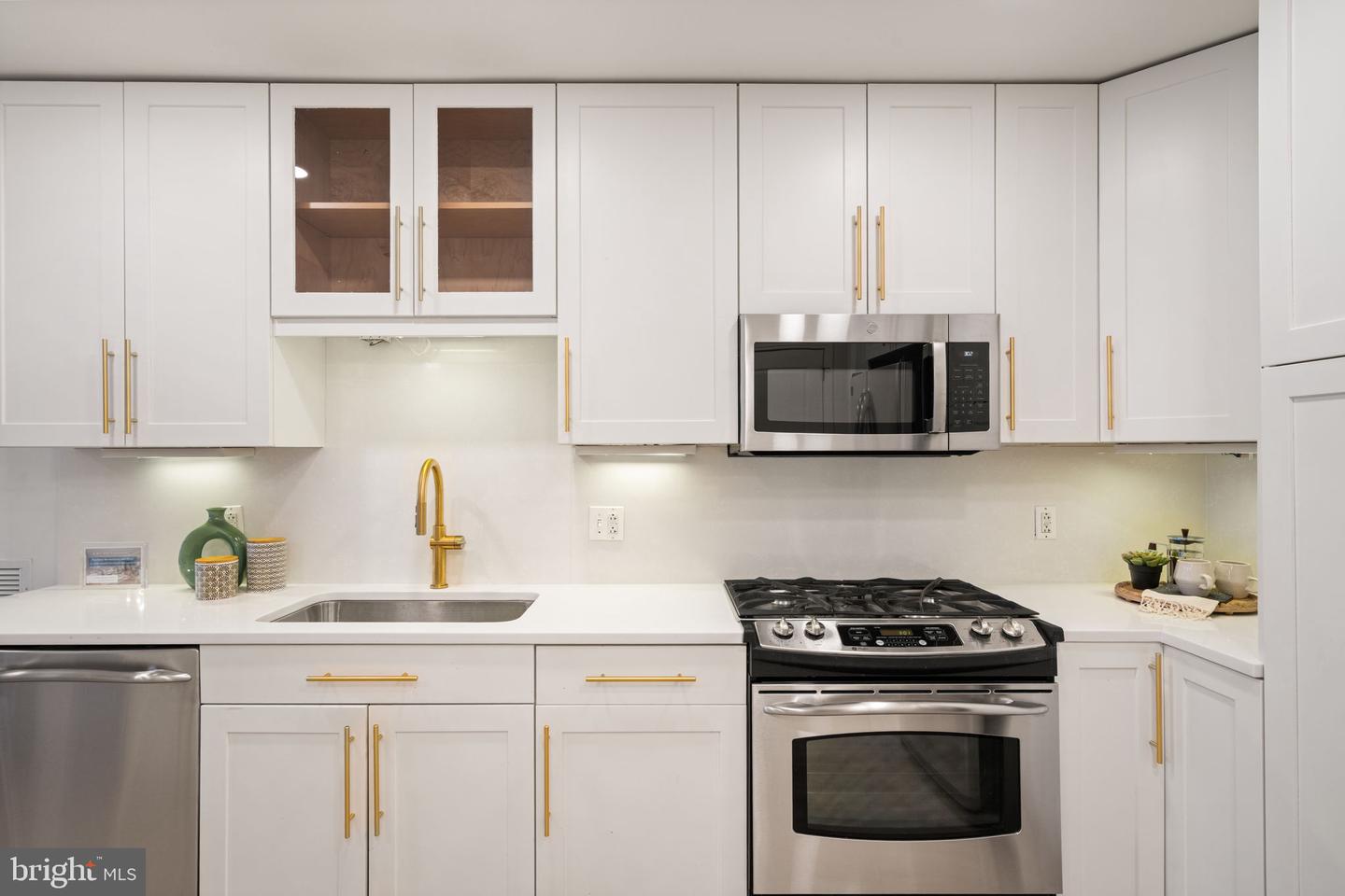 8220 CRESTWOOD HEIGHTS DR #315, MCLEAN, Virginia 22102, 2 Bedrooms Bedrooms, ,2 BathroomsBathrooms,Residential,For sale,8220 CRESTWOOD HEIGHTS DR #315,VAFX2275412 MLS # VAFX2275412 8220 CRESTWOOD HEIGHTS DR #315, MCLEAN, Virginia 22102, 2 Bedrooms Bedrooms, ,2 BathroomsBathrooms,Residential,For sale,8220 CRESTWOOD HEIGHTS DR #315,VAFX2275412 MLS # VAFX2275412