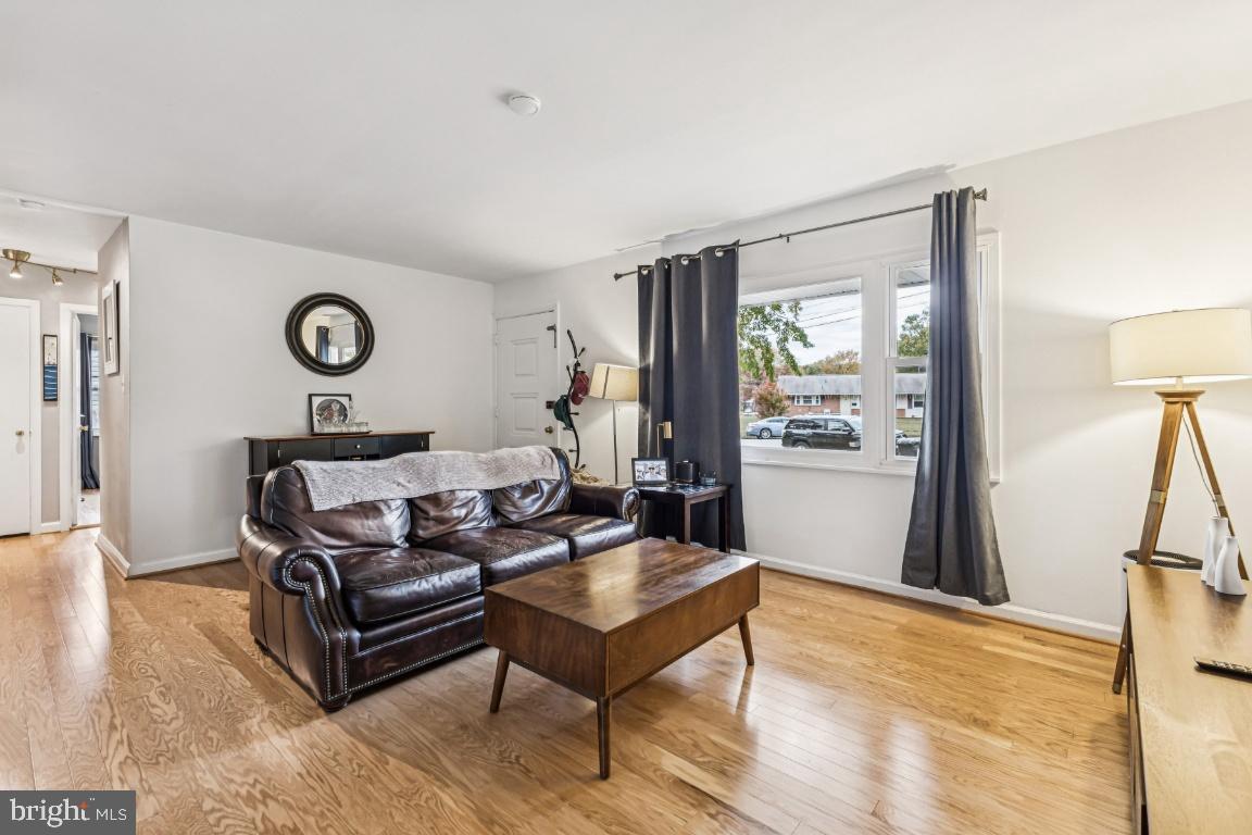 7309 PIPER CT, ALEXANDRIA, Virginia 22306, 3 Bedrooms Bedrooms, 9 Rooms Rooms,1 BathroomBathrooms,Residential,For sale,7309 PIPER CT,VAFX2275666 MLS # VAFX2275666 7309 PIPER CT, ALEXANDRIA, Virginia 22306, 3 Bedrooms Bedrooms, 9 Rooms Rooms,1 BathroomBathrooms,Residential,For sale,7309 PIPER CT,VAFX2275666 MLS # VAFX2275666