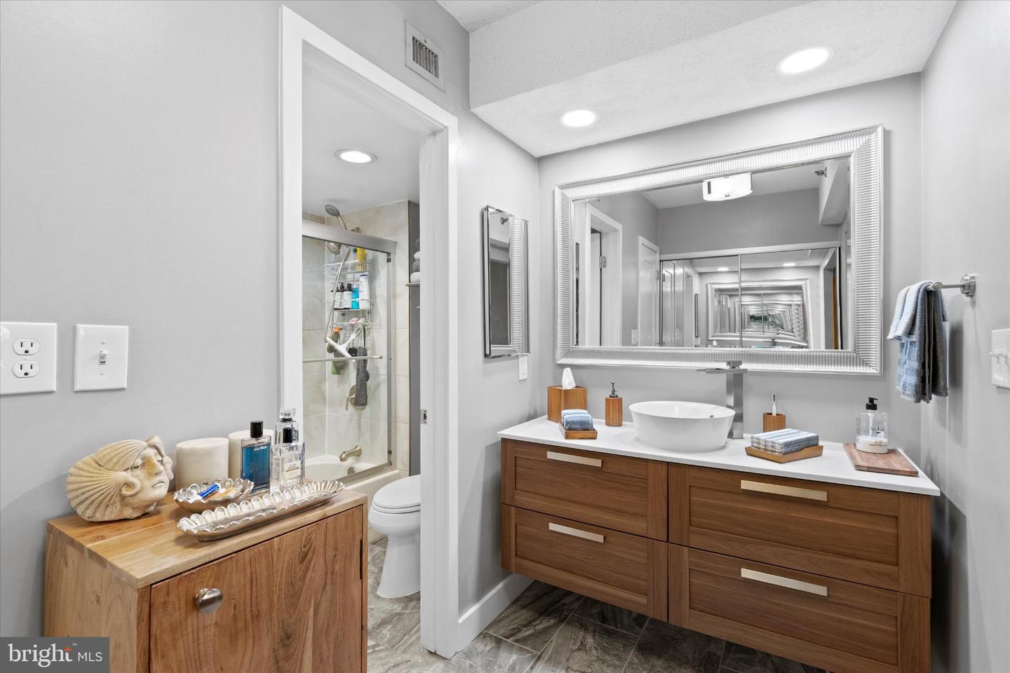 5501 SEMINARY RD #114S, FALLS CHURCH, Virginia 22041, 2 Bedrooms Bedrooms, ,1 BathroomBathrooms,Residential,For sale,5501 SEMINARY RD #114S,VAFX2276420 MLS # VAFX2276420 5501 SEMINARY RD #114S, FALLS CHURCH, Virginia 22041, 2 Bedrooms Bedrooms, ,1 BathroomBathrooms,Residential,For sale,5501 SEMINARY RD #114S,VAFX2276420 MLS # VAFX2276420