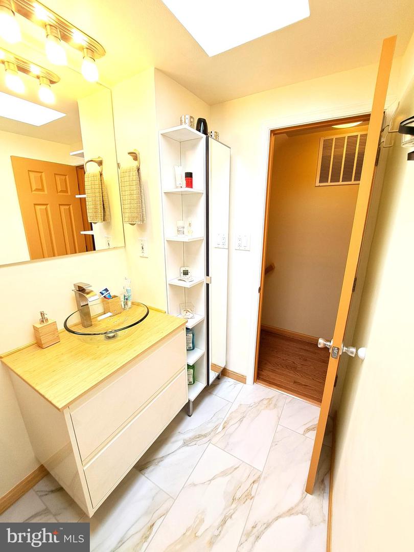 10929 HOWLAND DR, RESTON, Virginia 20191, 3 Bedrooms Bedrooms, ,3 BathroomsBathrooms,Residential,For sale,10929 HOWLAND DR,VAFX2276736 MLS # VAFX2276736 10929 HOWLAND DR, RESTON, Virginia 20191, 3 Bedrooms Bedrooms, ,3 BathroomsBathrooms,Residential,For sale,10929 HOWLAND DR,VAFX2276736 MLS # VAFX2276736