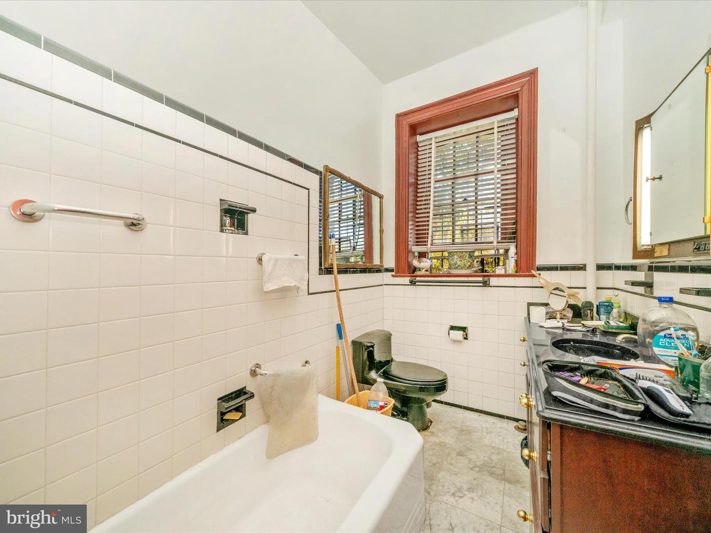 1852 COLUMBIA RD NW #101, WASHINGTON, District Of Columbia 20009, 2 Bedrooms Bedrooms, ,1 BathroomBathrooms,Residential,For sale,1852 COLUMBIA RD NW #101,DCDC2229368 MLS # DCDC2229368