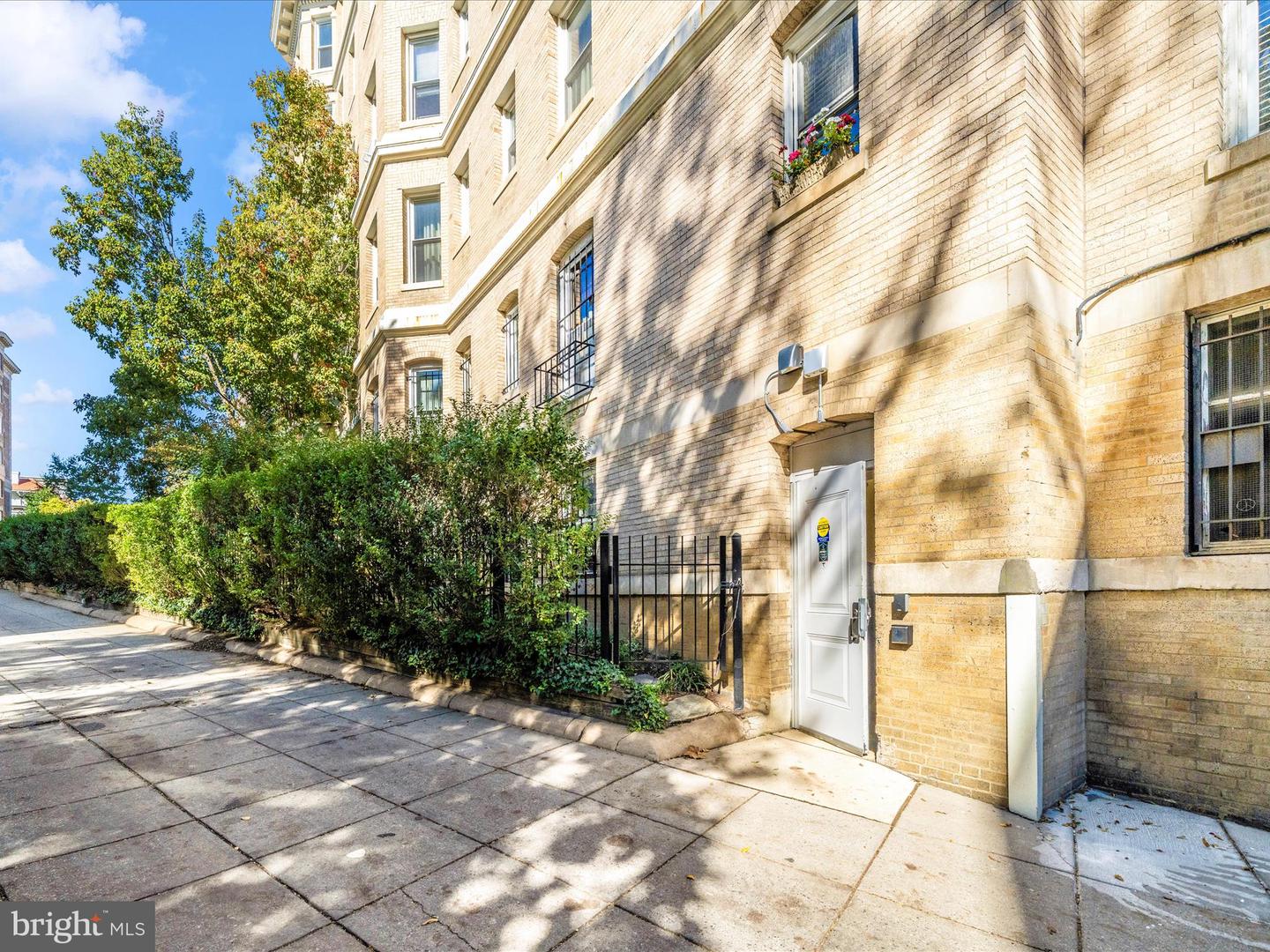 1852 COLUMBIA RD NW #101, WASHINGTON, District Of Columbia 20009, 2 Bedrooms Bedrooms, ,1 BathroomBathrooms,Residential,For sale,1852 COLUMBIA RD NW #101,DCDC2229368 MLS # DCDC2229368