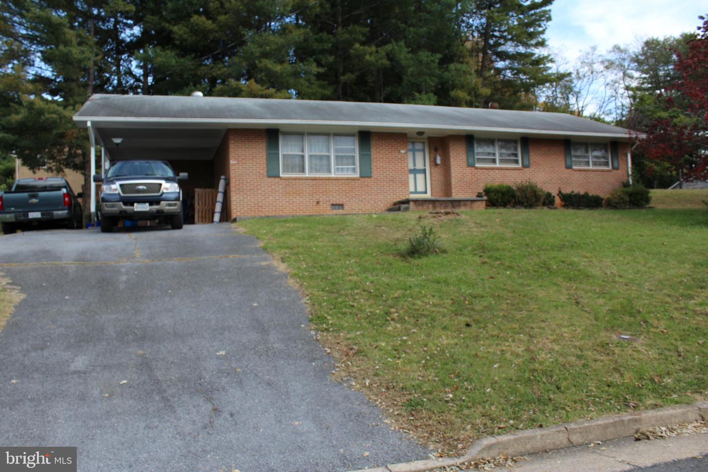 210 S SHENANDOAH AVE, FRONT ROYAL, Virginia 22630, 3 Bedrooms Bedrooms, ,1 BathroomBathrooms,Residential,For sale,210 S SHENANDOAH AVE,VAWR2012670 MLS # VAWR2012670 210 S SHENANDOAH AVE, FRONT ROYAL, Virginia 22630, 3 Bedrooms Bedrooms, ,1 BathroomBathrooms,Residential,For sale,210 S SHENANDOAH AVE,VAWR2012670 MLS # VAWR2012670