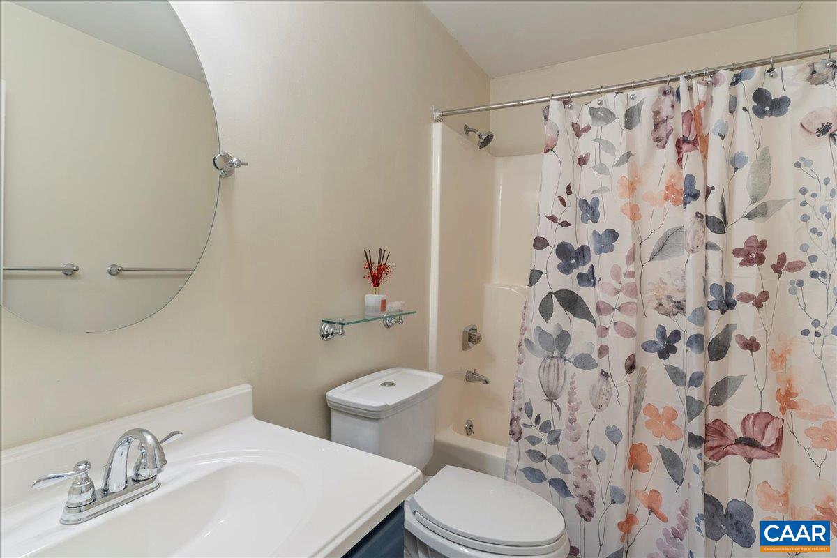 555 GILLUMS RIDGE RD, CHARLOTTESVILLE, Virginia 22903, 4 Bedrooms Bedrooms, ,4 BathroomsBathrooms,Residential,For sale,555 GILLUMS RIDGE RD,670477 MLS # 670477 555 GILLUMS RIDGE RD, CHARLOTTESVILLE, Virginia 22903, 4 Bedrooms Bedrooms, ,4 BathroomsBathrooms,Residential,For sale,555 GILLUMS RIDGE RD,670477 MLS # 670477