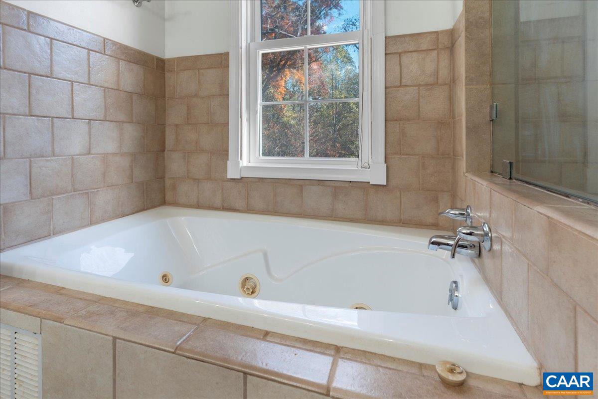 555 GILLUMS RIDGE RD, CHARLOTTESVILLE, Virginia 22903, 4 Bedrooms Bedrooms, ,4 BathroomsBathrooms,Residential,For sale,555 GILLUMS RIDGE RD,670477 MLS # 670477 555 GILLUMS RIDGE RD, CHARLOTTESVILLE, Virginia 22903, 4 Bedrooms Bedrooms, ,4 BathroomsBathrooms,Residential,For sale,555 GILLUMS RIDGE RD,670477 MLS # 670477