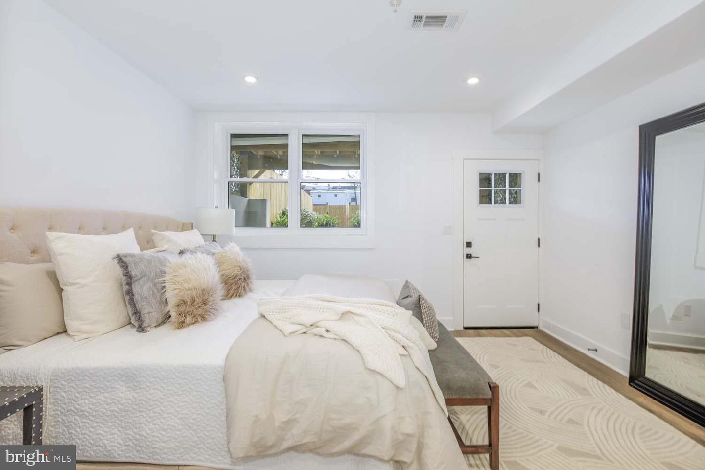 424 TAYLOR ST NW #1, WASHINGTON, District Of Columbia 20011, 3 Bedrooms Bedrooms, ,2 BathroomsBathrooms,Residential,For sale,424 TAYLOR ST NW #1,DCDC2229440 MLS # DCDC2229440