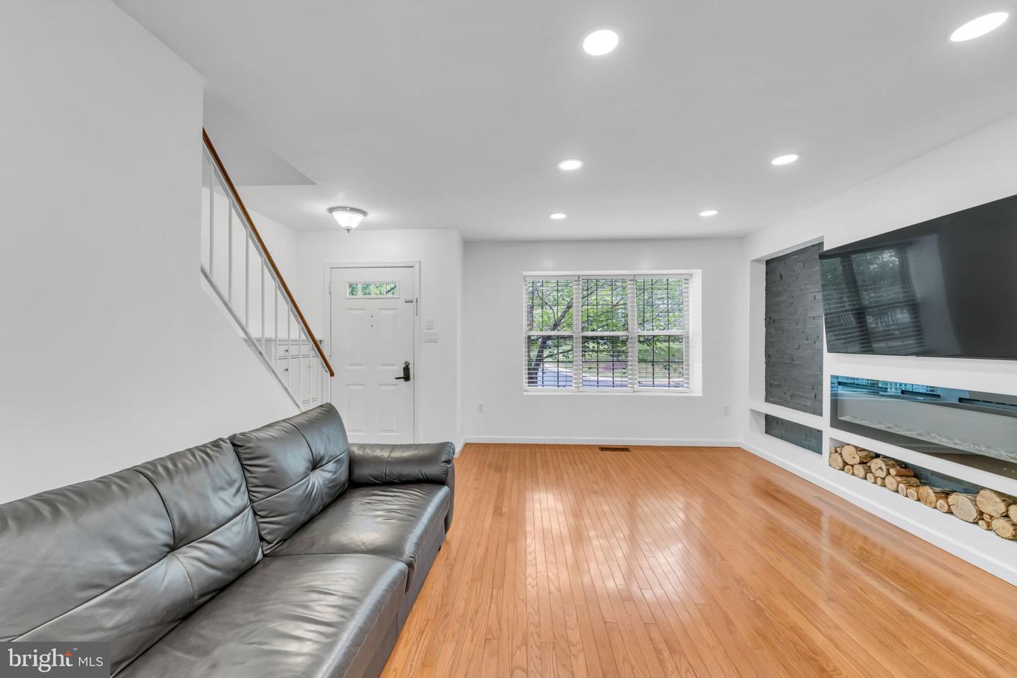 5809 WATERDALE CT, CENTREVILLE, Virginia 20121, 3 Bedrooms Bedrooms, ,2 BathroomsBathrooms,Residential,For sale,5809 WATERDALE CT,VAFX2260006 MLS # VAFX2260006 5809 WATERDALE CT, CENTREVILLE, Virginia 20121, 3 Bedrooms Bedrooms, ,2 BathroomsBathrooms,Residential,For sale,5809 WATERDALE CT,VAFX2260006 MLS # VAFX2260006