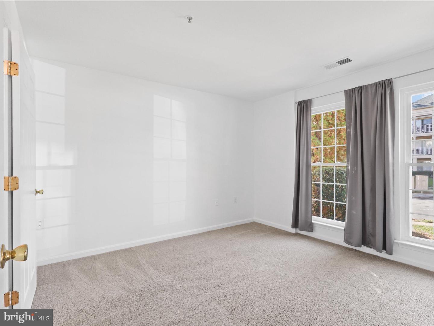 1061 GARDENVIEW LOOP #101, WOODBRIDGE, Virginia 22191, 2 Bedrooms Bedrooms, 6 Rooms Rooms,2 BathroomsBathrooms,Residential,For sale,1061 GARDENVIEW LOOP #101,VAPW2101416 MLS # VAPW2101416 1061 GARDENVIEW LOOP #101, WOODBRIDGE, Virginia 22191, 2 Bedrooms Bedrooms, 6 Rooms Rooms,2 BathroomsBathrooms,Residential,For sale,1061 GARDENVIEW LOOP #101,VAPW2101416 MLS # VAPW2101416