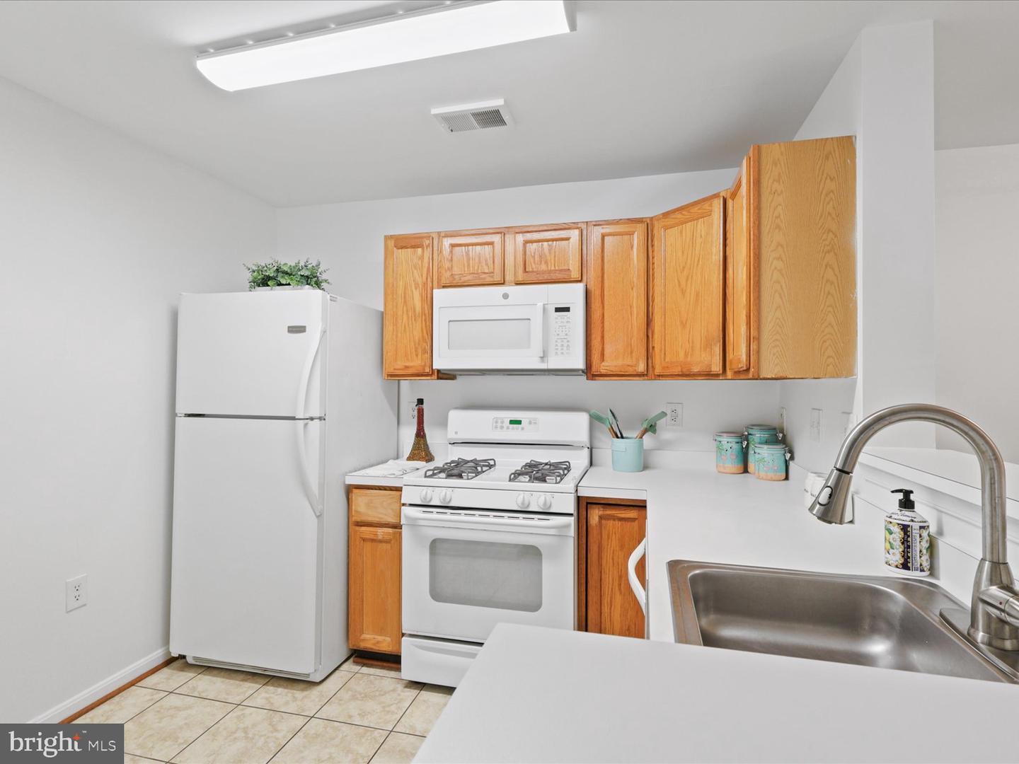 1061 GARDENVIEW LOOP #101, WOODBRIDGE, Virginia 22191, 2 Bedrooms Bedrooms, 6 Rooms Rooms,2 BathroomsBathrooms,Residential,For sale,1061 GARDENVIEW LOOP #101,VAPW2101416 MLS # VAPW2101416 1061 GARDENVIEW LOOP #101, WOODBRIDGE, Virginia 22191, 2 Bedrooms Bedrooms, 6 Rooms Rooms,2 BathroomsBathrooms,Residential,For sale,1061 GARDENVIEW LOOP #101,VAPW2101416 MLS # VAPW2101416