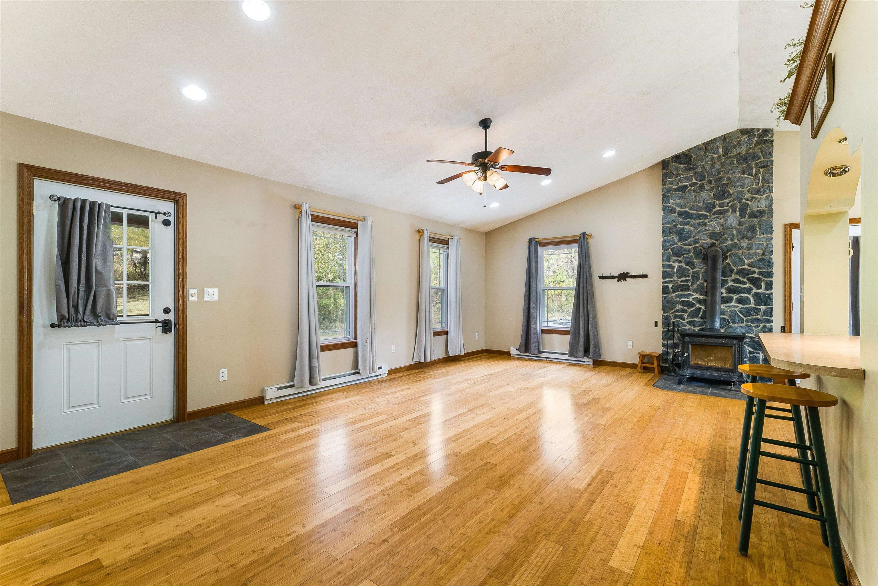 8499 COPPERHEAD RD, SINGERS GLEN, Virginia 22830, 4 Bedrooms Bedrooms, ,3 BathroomsBathrooms,Residential,8499 COPPERHEAD RD,670554 MLS # 670554 8499 COPPERHEAD RD, SINGERS GLEN, Virginia 22830, 4 Bedrooms Bedrooms, ,3 BathroomsBathrooms,Residential,8499 COPPERHEAD RD,670554 MLS # 670554