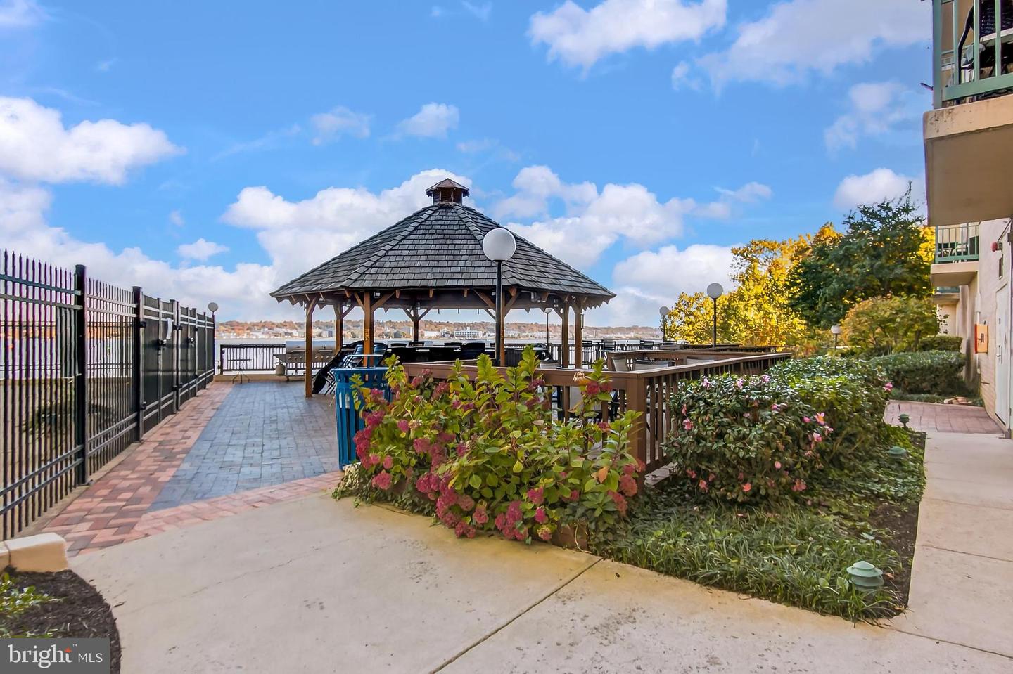 501 SLATERS LN #513, ALEXANDRIA, Virginia 22314, 1 Bedroom Bedrooms, ,1 BathroomBathrooms,Residential,For sale,501 SLATERS LN #513,VAAX2049938 MLS # VAAX2049938