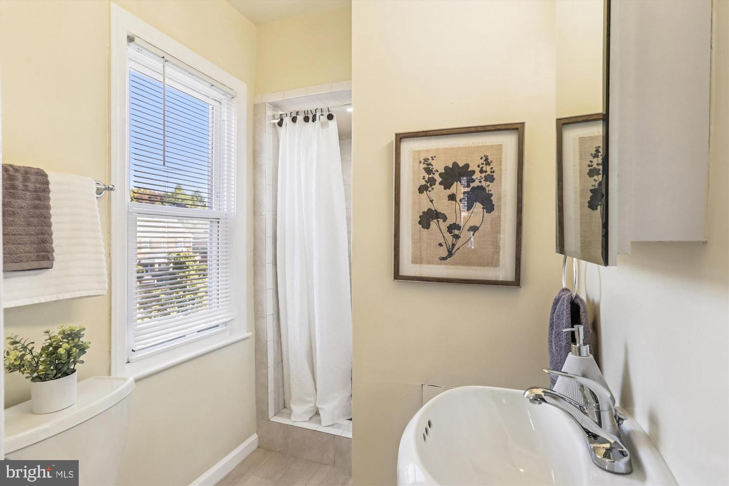 1348 UNDERWOOD ST NW, WASHINGTON, District Of Columbia 20012, 4 Bedrooms Bedrooms, ,3 BathroomsBathrooms,Residential,For sale,1348 UNDERWOOD ST NW,DCDC2227028 MLS # DCDC2227028 1348 UNDERWOOD ST NW, WASHINGTON, District Of Columbia 20012, 4 Bedrooms Bedrooms, ,3 BathroomsBathrooms,Residential,For sale,1348 UNDERWOOD ST NW,DCDC2227028 MLS # DCDC2227028