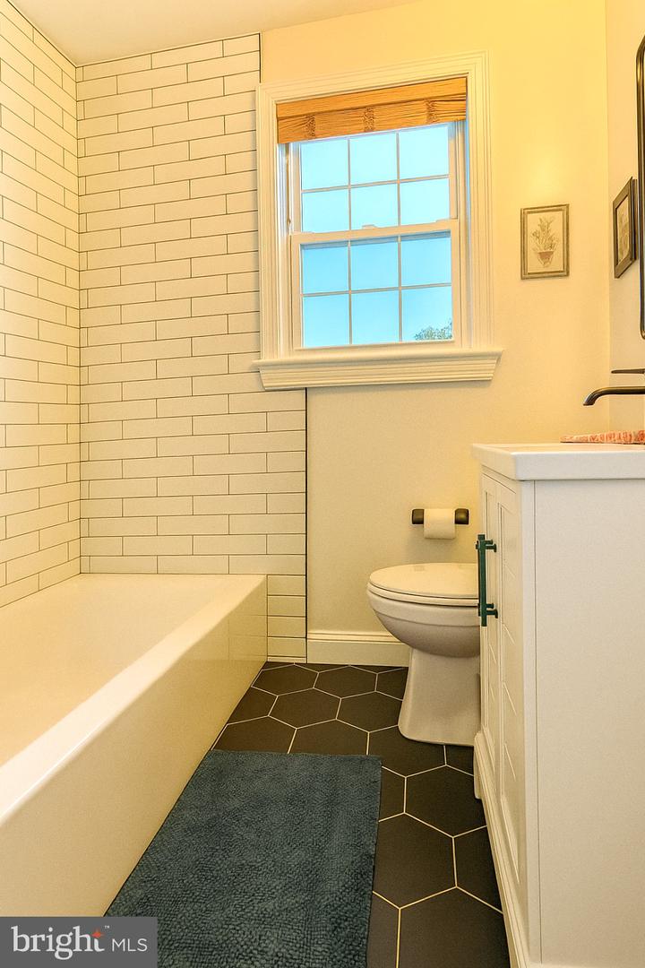 11 E LINDEN ST, ALEXANDRIA, Virginia 22301, 2 Bedrooms Bedrooms, ,2 BathroomsBathrooms,Residential,For sale,11 E LINDEN ST,VAAX2050848 MLS # VAAX2050848 11 E LINDEN ST, ALEXANDRIA, Virginia 22301, 2 Bedrooms Bedrooms, ,2 BathroomsBathrooms,Residential,For sale,11 E LINDEN ST,VAAX2050848 MLS # VAAX2050848