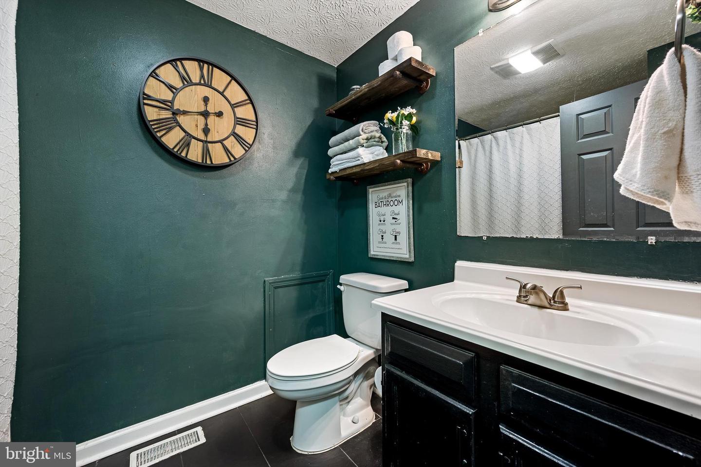 451 LAKESIDE DR, FRONT ROYAL, Virginia 22630, 5 Bedrooms Bedrooms, ,2 BathroomsBathrooms,Residential,For sale,451 LAKESIDE DR,VAWR2012604 MLS # VAWR2012604 451 LAKESIDE DR, FRONT ROYAL, Virginia 22630, 5 Bedrooms Bedrooms, ,2 BathroomsBathrooms,Residential,For sale,451 LAKESIDE DR,VAWR2012604 MLS # VAWR2012604