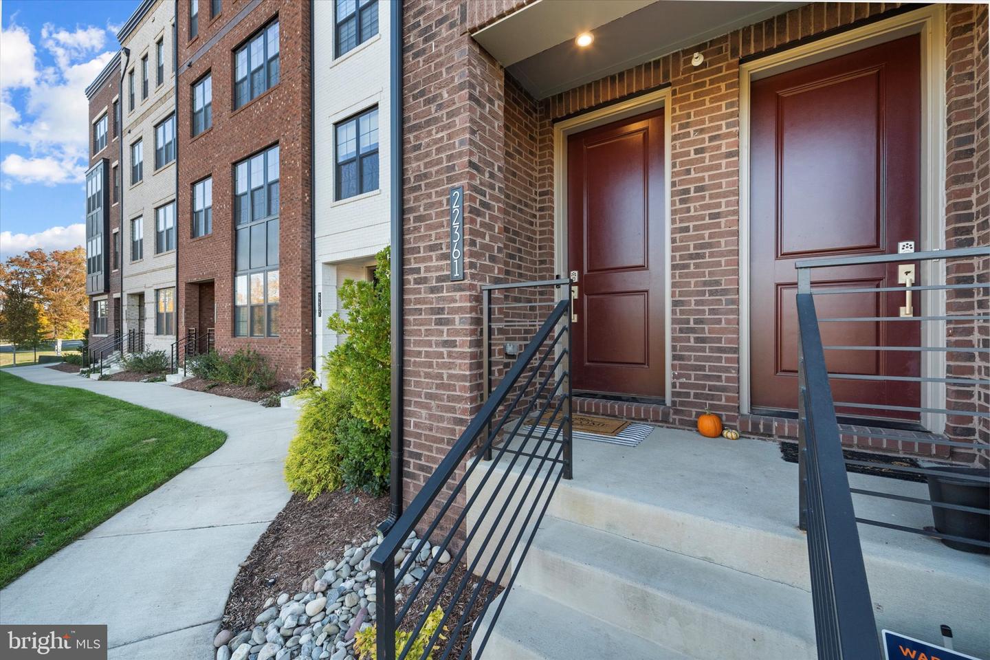 22361 ROANOKE RISE TER, ASHBURN, Virginia 20148, 3 Bedrooms Bedrooms, ,2 BathroomsBathrooms,Residential,For sale,22361 ROANOKE RISE TER,VALO2109518 MLS # VALO2109518 22361 ROANOKE RISE TER, ASHBURN, Virginia 20148, 3 Bedrooms Bedrooms, ,2 BathroomsBathrooms,Residential,For sale,22361 ROANOKE RISE TER,VALO2109518 MLS # VALO2109518