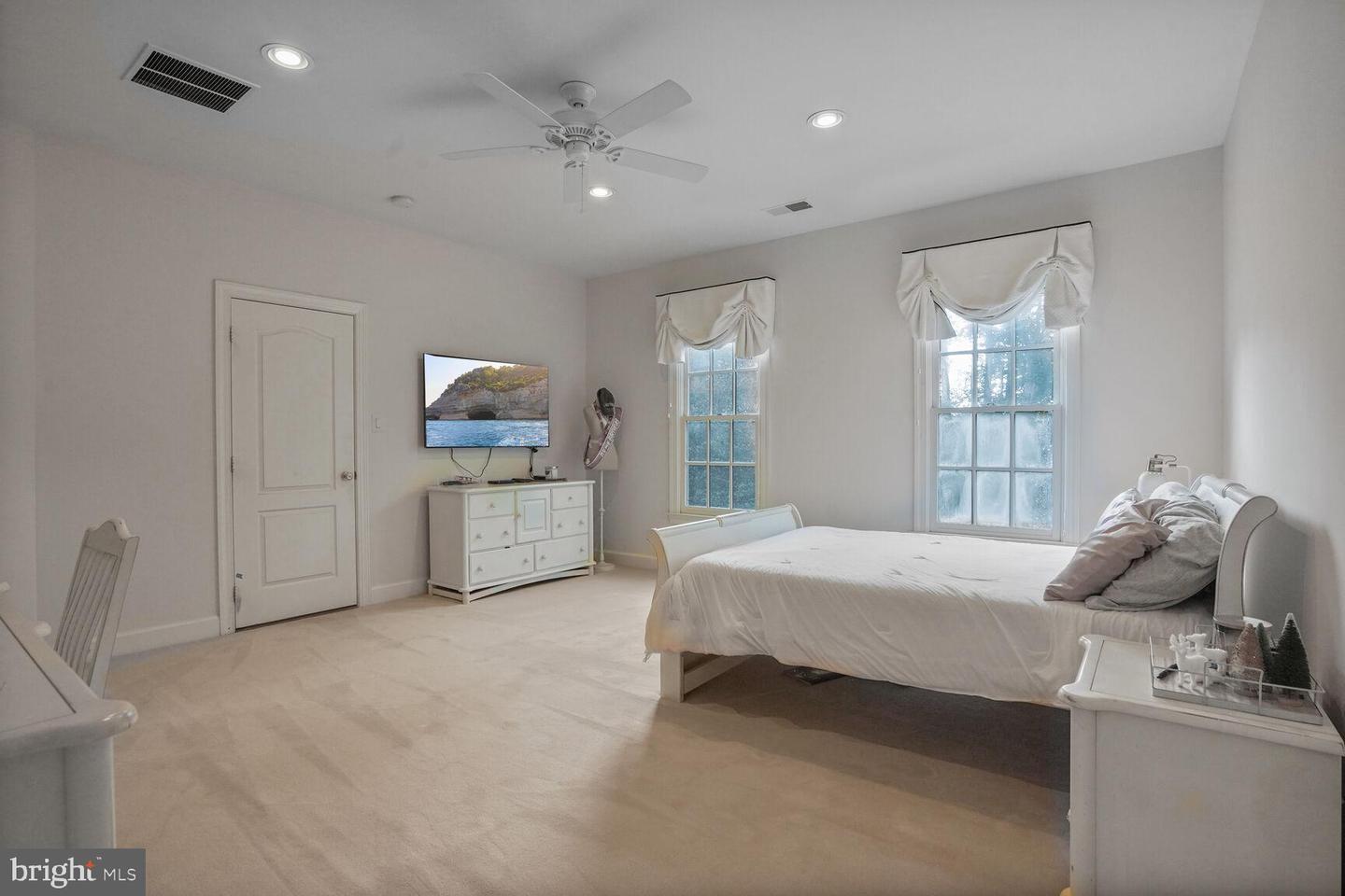 9864 WALKER GLEN CT, GREAT FALLS, Virginia 22066, 7 Bedrooms Bedrooms, ,7 BathroomsBathrooms,Residential,For sale,9864 WALKER GLEN CT,VAFX2260212 MLS # VAFX2260212 9864 WALKER GLEN CT, GREAT FALLS, Virginia 22066, 7 Bedrooms Bedrooms, ,7 BathroomsBathrooms,Residential,For sale,9864 WALKER GLEN CT,VAFX2260212 MLS # VAFX2260212