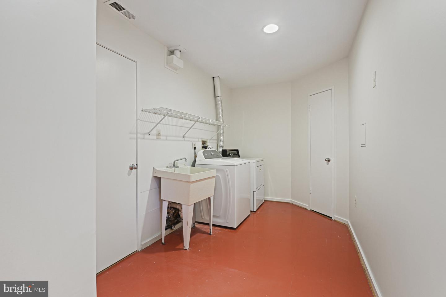 11504 TURNBRIDGE LN, RESTON, Virginia 20194, 4 Bedrooms Bedrooms, ,3 BathroomsBathrooms,Residential,For sale,11504 TURNBRIDGE LN,VAFX2275556 MLS # VAFX2275556