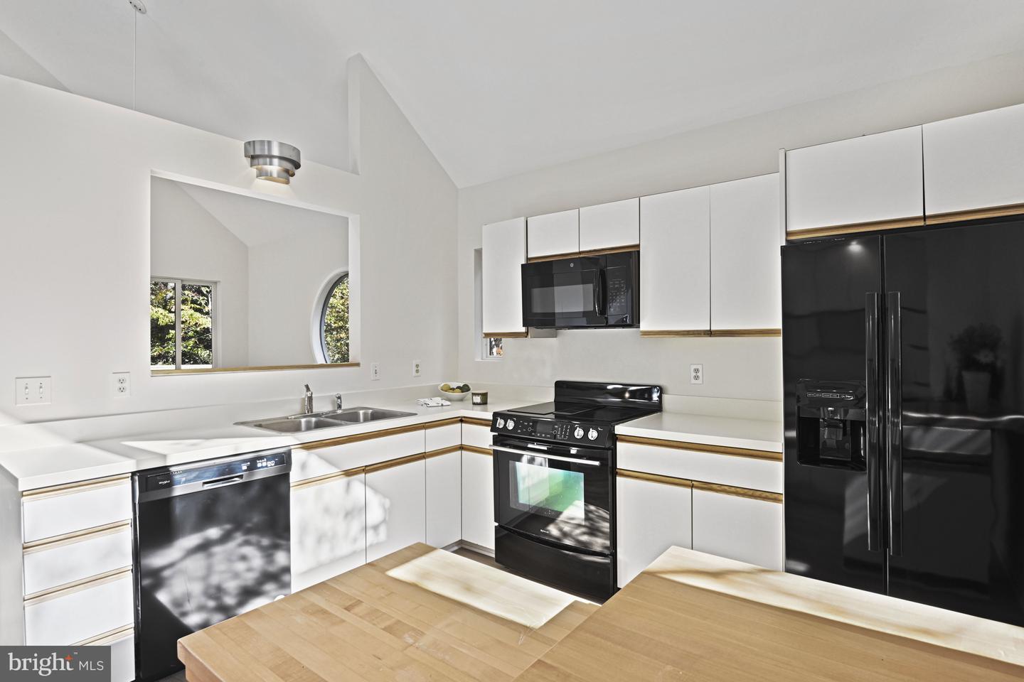 11504 TURNBRIDGE LN, RESTON, Virginia 20194, 4 Bedrooms Bedrooms, ,3 BathroomsBathrooms,Residential,For sale,11504 TURNBRIDGE LN,VAFX2275556 MLS # VAFX2275556