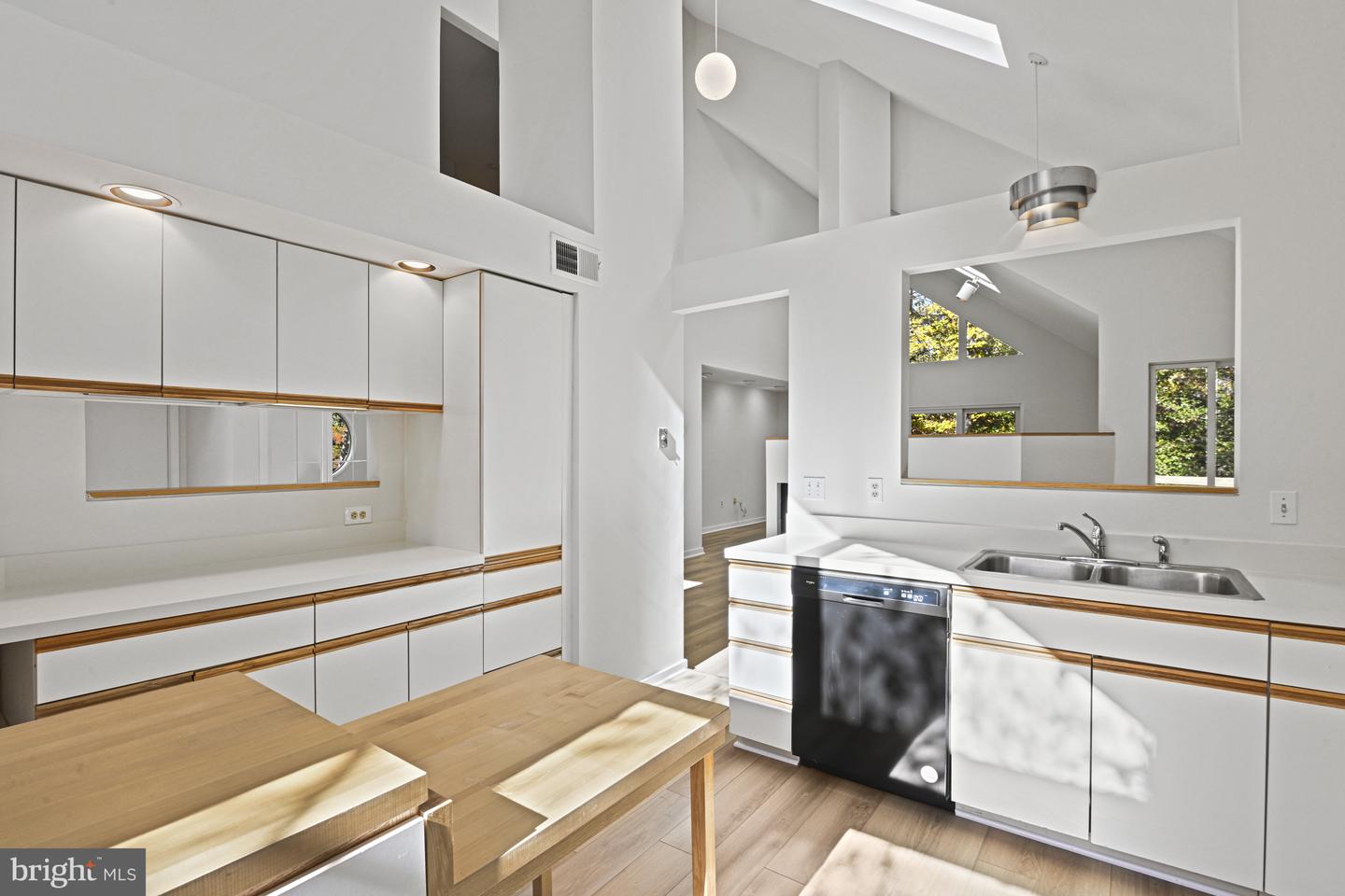 11504 TURNBRIDGE LN, RESTON, Virginia 20194, 4 Bedrooms Bedrooms, ,3 BathroomsBathrooms,Residential,For sale,11504 TURNBRIDGE LN,VAFX2275556 MLS # VAFX2275556