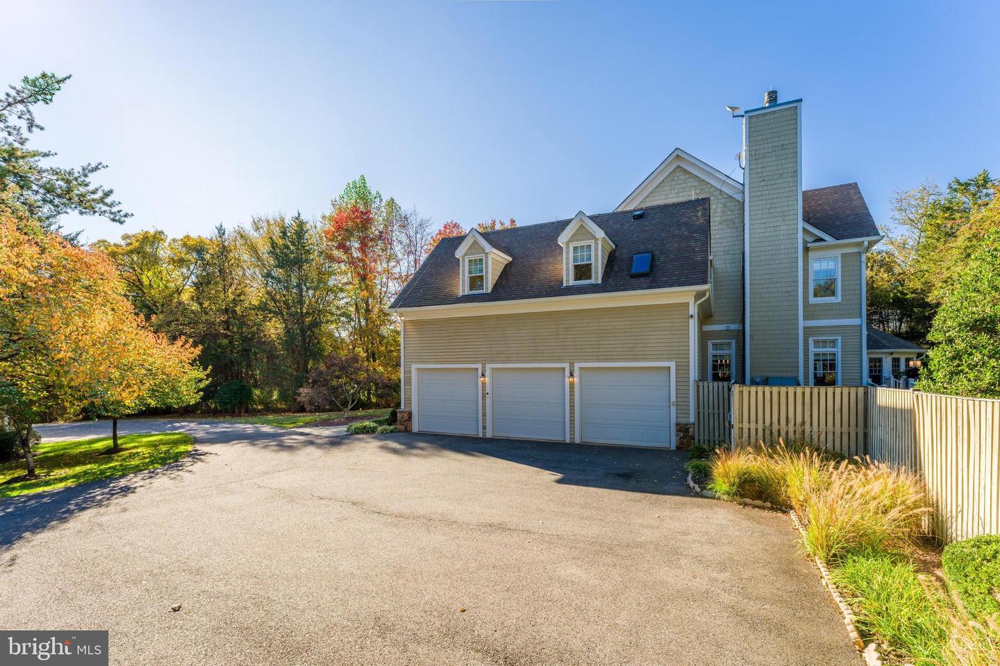 615 KENTLAND DR, GREAT FALLS, Virginia 22066, 6 Bedrooms Bedrooms, ,8 BathroomsBathrooms,Residential,For sale,615 KENTLAND DR,VAFX2275672 MLS # VAFX2275672 615 KENTLAND DR, GREAT FALLS, Virginia 22066, 6 Bedrooms Bedrooms, ,8 BathroomsBathrooms,Residential,For sale,615 KENTLAND DR,VAFX2275672 MLS # VAFX2275672