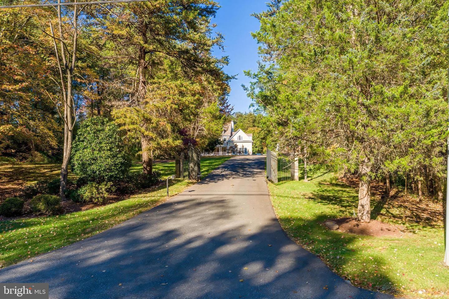 615 KENTLAND DR, GREAT FALLS, Virginia 22066, 6 Bedrooms Bedrooms, ,8 BathroomsBathrooms,Residential,For sale,615 KENTLAND DR,VAFX2275672 MLS # VAFX2275672 615 KENTLAND DR, GREAT FALLS, Virginia 22066, 6 Bedrooms Bedrooms, ,8 BathroomsBathrooms,Residential,For sale,615 KENTLAND DR,VAFX2275672 MLS # VAFX2275672