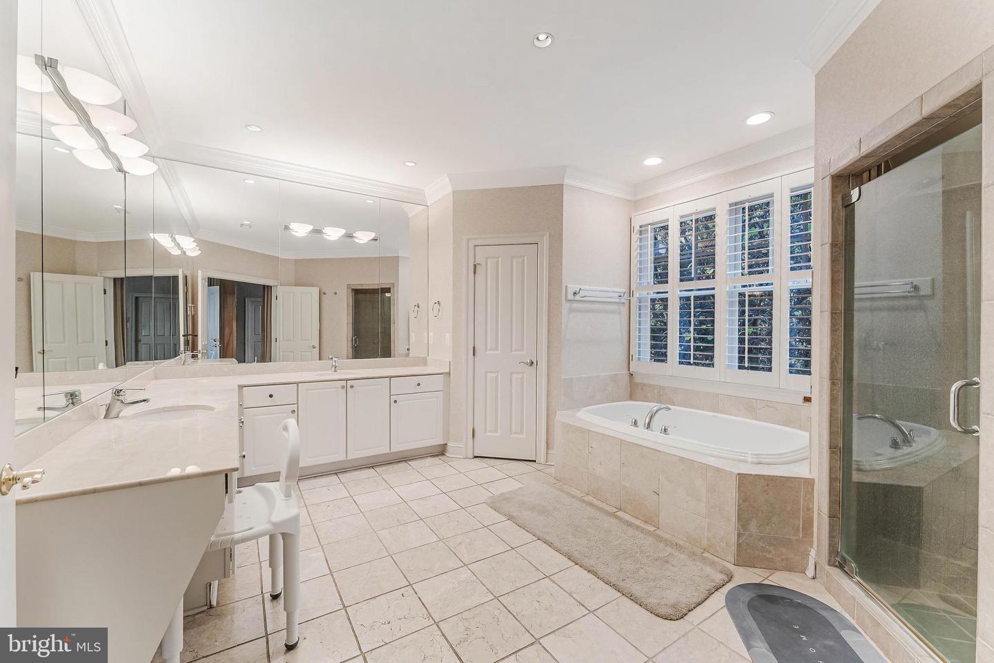 615 KENTLAND DR, GREAT FALLS, Virginia 22066, 6 Bedrooms Bedrooms, ,8 BathroomsBathrooms,Residential,For sale,615 KENTLAND DR,VAFX2275672 MLS # VAFX2275672 615 KENTLAND DR, GREAT FALLS, Virginia 22066, 6 Bedrooms Bedrooms, ,8 BathroomsBathrooms,Residential,For sale,615 KENTLAND DR,VAFX2275672 MLS # VAFX2275672