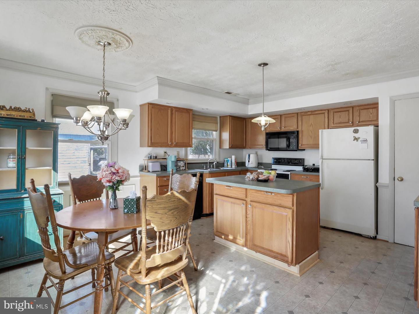 239 CHESTNUT ST, WINCHESTER, Virginia 22601, 2 Bedrooms Bedrooms, 5 Rooms Rooms,1 BathroomBathrooms,Residential,For sale,239 CHESTNUT ST,VAWI2009330 MLS # VAWI2009330