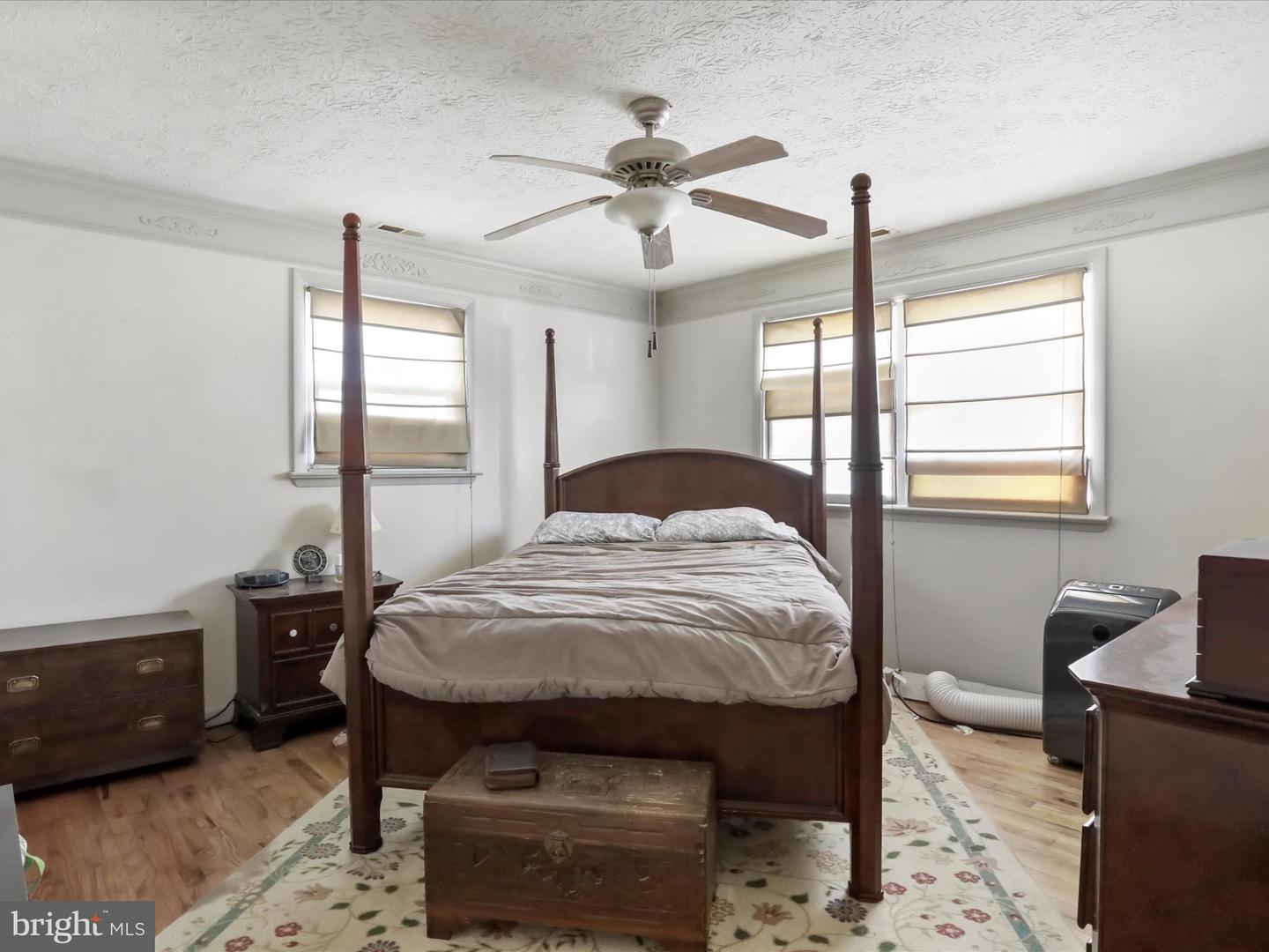 239 CHESTNUT ST, WINCHESTER, Virginia 22601, 2 Bedrooms Bedrooms, 5 Rooms Rooms,1 BathroomBathrooms,Residential,For sale,239 CHESTNUT ST,VAWI2009330 MLS # VAWI2009330