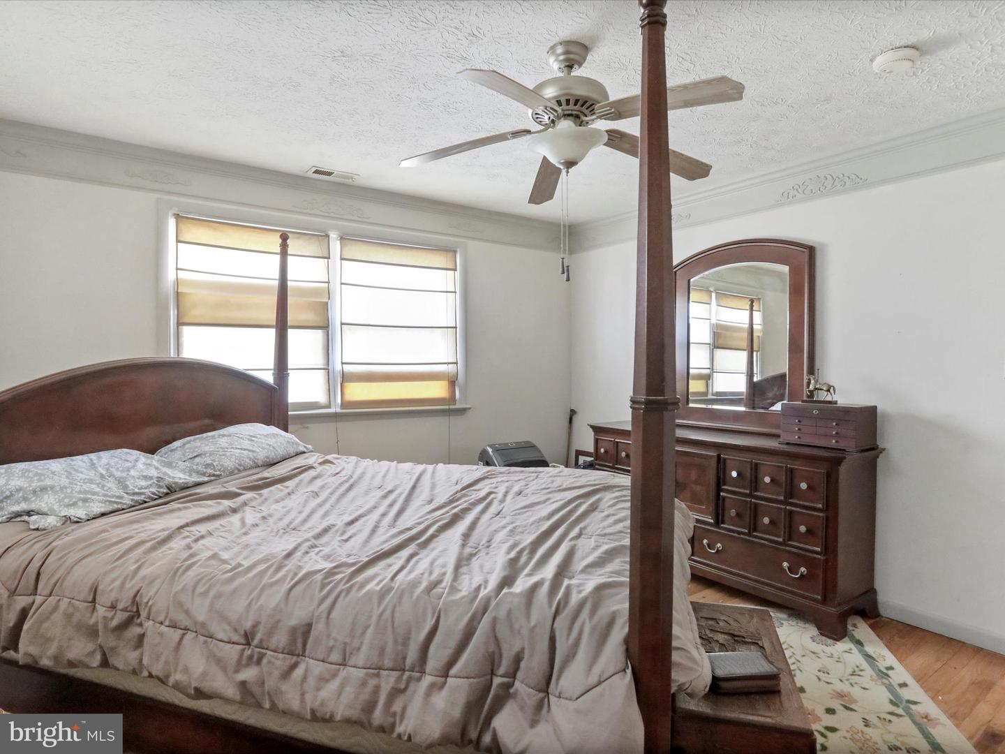 239 CHESTNUT ST, WINCHESTER, Virginia 22601, 2 Bedrooms Bedrooms, 5 Rooms Rooms,1 BathroomBathrooms,Residential,For sale,239 CHESTNUT ST,VAWI2009330 MLS # VAWI2009330