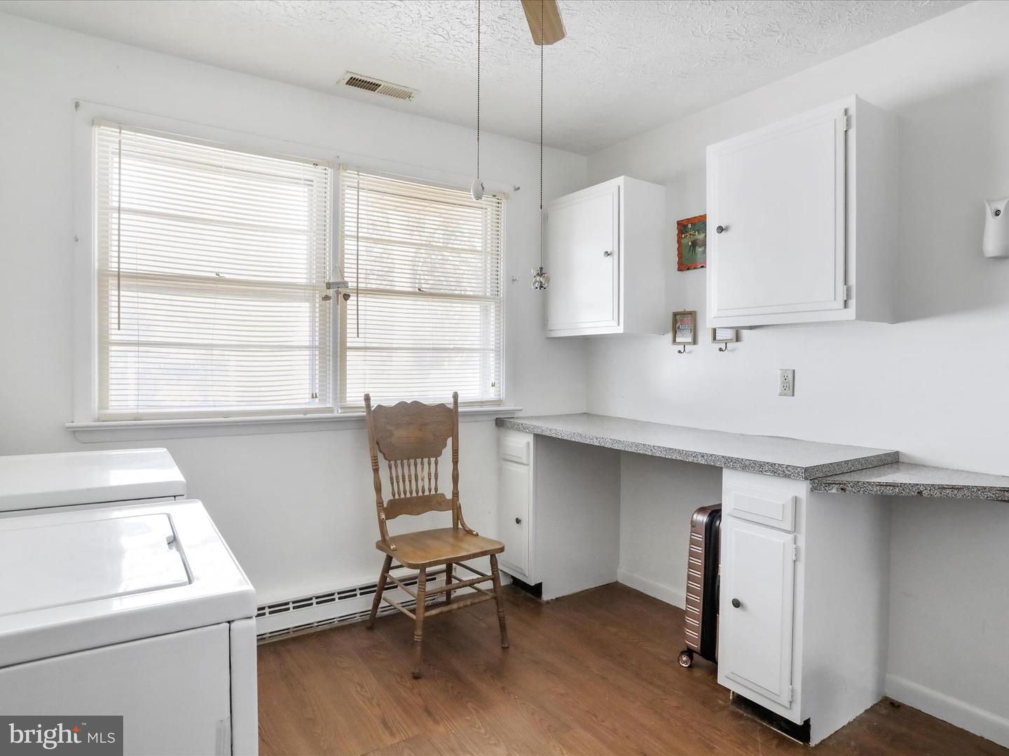 239 CHESTNUT ST, WINCHESTER, Virginia 22601, 2 Bedrooms Bedrooms, 5 Rooms Rooms,1 BathroomBathrooms,Residential,For sale,239 CHESTNUT ST,VAWI2009330 MLS # VAWI2009330