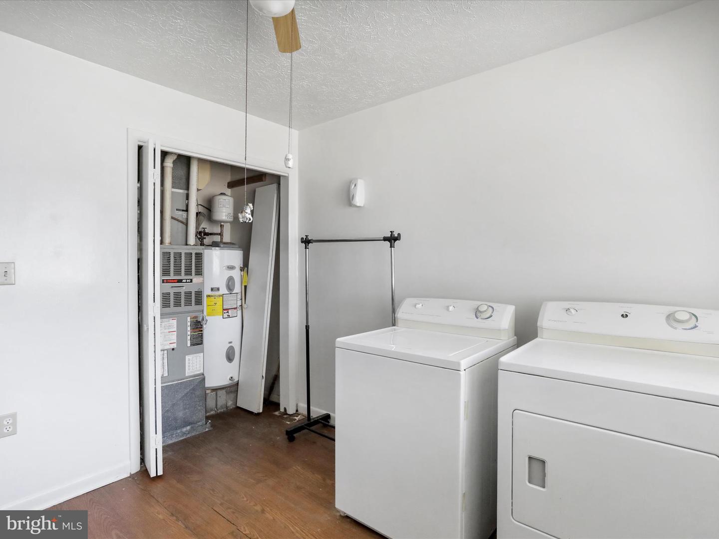 239 CHESTNUT ST, WINCHESTER, Virginia 22601, 2 Bedrooms Bedrooms, 5 Rooms Rooms,1 BathroomBathrooms,Residential,For sale,239 CHESTNUT ST,VAWI2009330 MLS # VAWI2009330