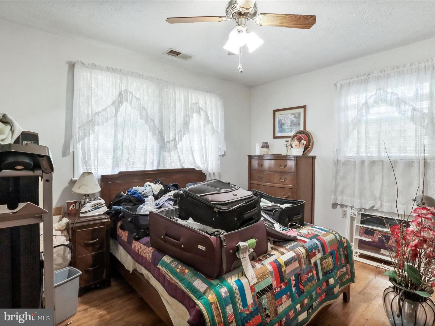 239 CHESTNUT ST, WINCHESTER, Virginia 22601, 2 Bedrooms Bedrooms, 5 Rooms Rooms,1 BathroomBathrooms,Residential,For sale,239 CHESTNUT ST,VAWI2009330 MLS # VAWI2009330