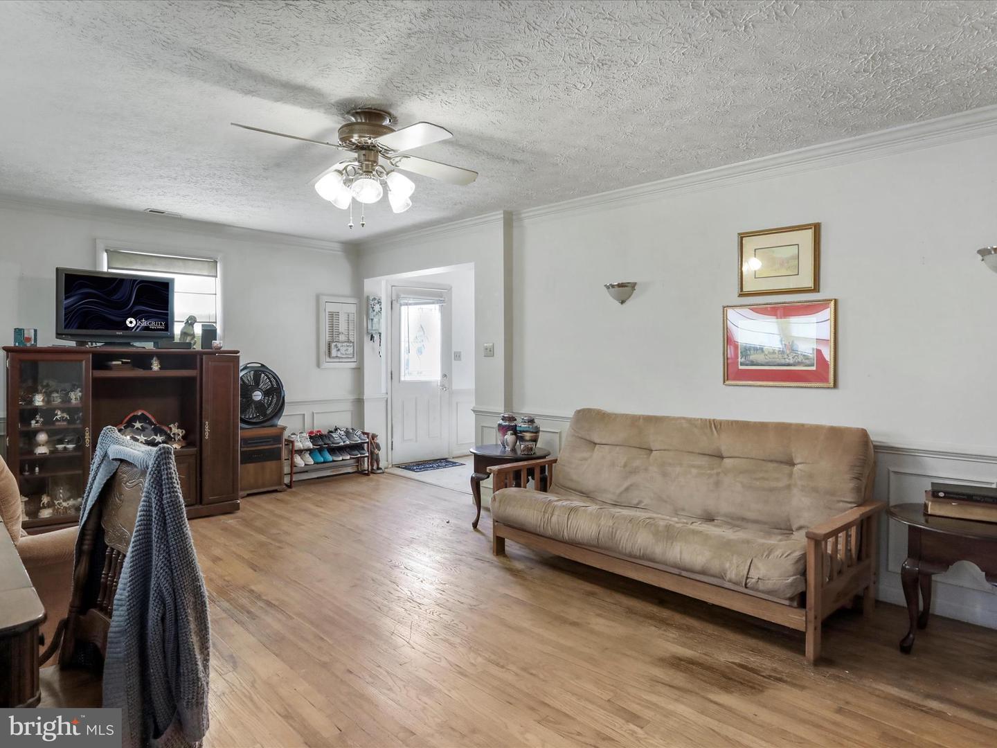 239 CHESTNUT ST, WINCHESTER, Virginia 22601, 2 Bedrooms Bedrooms, 5 Rooms Rooms,1 BathroomBathrooms,Residential,For sale,239 CHESTNUT ST,VAWI2009330 MLS # VAWI2009330