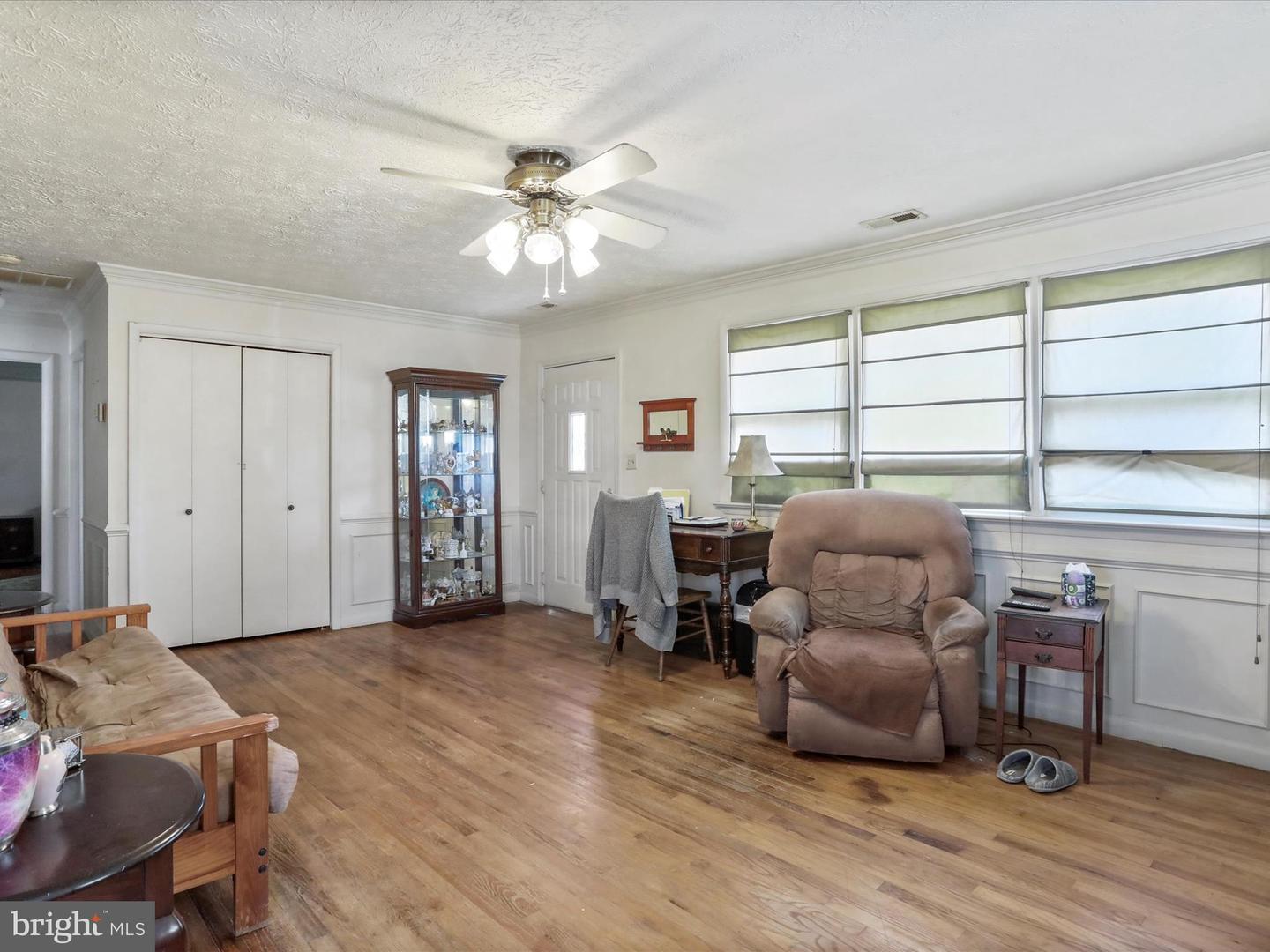 239 CHESTNUT ST, WINCHESTER, Virginia 22601, 2 Bedrooms Bedrooms, 5 Rooms Rooms,1 BathroomBathrooms,Residential,For sale,239 CHESTNUT ST,VAWI2009330 MLS # VAWI2009330