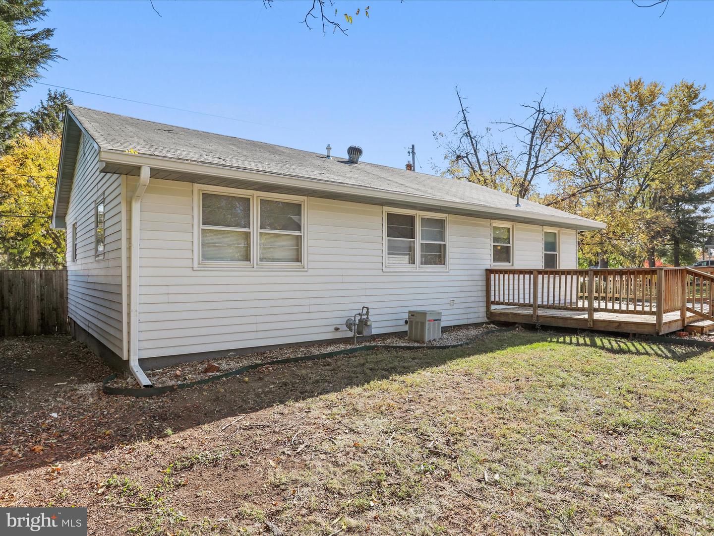 239 CHESTNUT ST, WINCHESTER, Virginia 22601, 2 Bedrooms Bedrooms, 5 Rooms Rooms,1 BathroomBathrooms,Residential,For sale,239 CHESTNUT ST,VAWI2009330 MLS # VAWI2009330