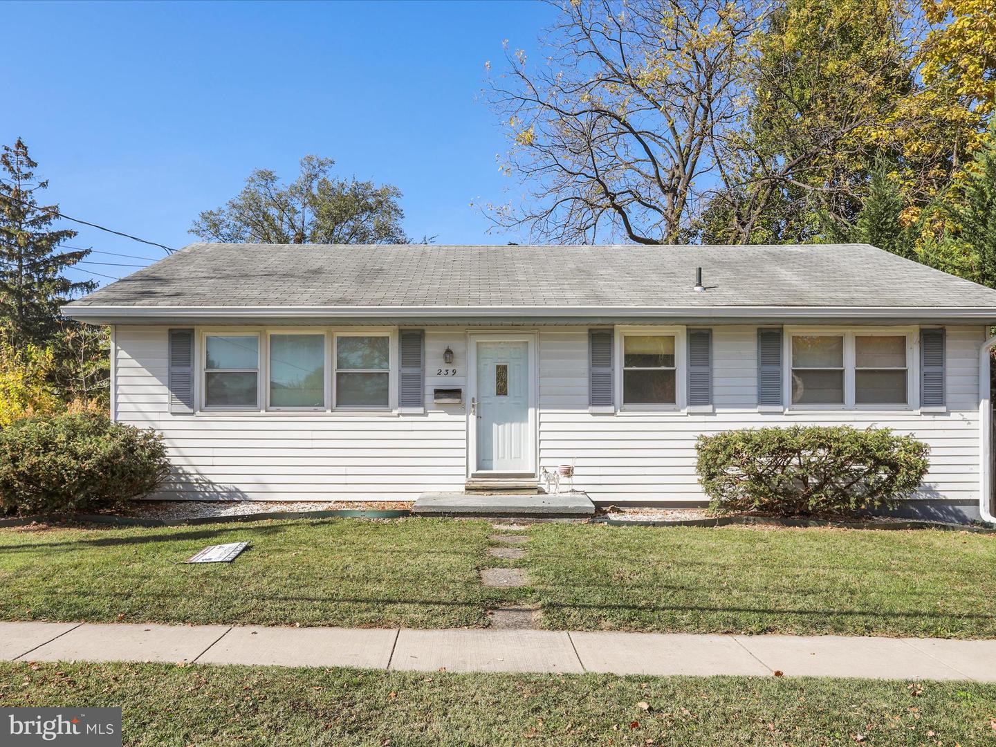 239 CHESTNUT ST, WINCHESTER, Virginia 22601, 2 Bedrooms Bedrooms, 5 Rooms Rooms,1 BathroomBathrooms,Residential,For sale,239 CHESTNUT ST,VAWI2009330 MLS # VAWI2009330