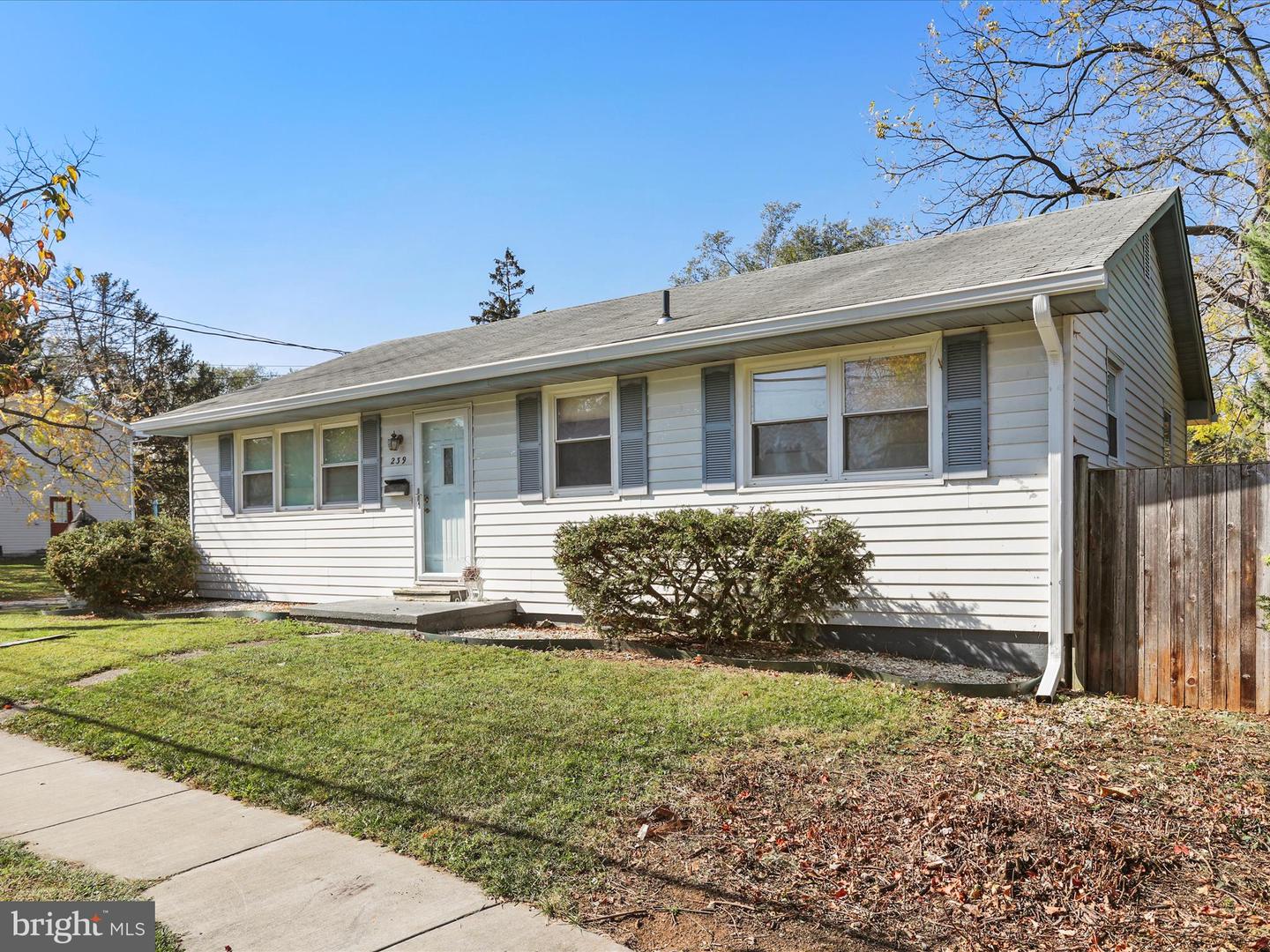 239 CHESTNUT ST, WINCHESTER, Virginia 22601, 2 Bedrooms Bedrooms, 5 Rooms Rooms,1 BathroomBathrooms,Residential,For sale,239 CHESTNUT ST,VAWI2009330 MLS # VAWI2009330