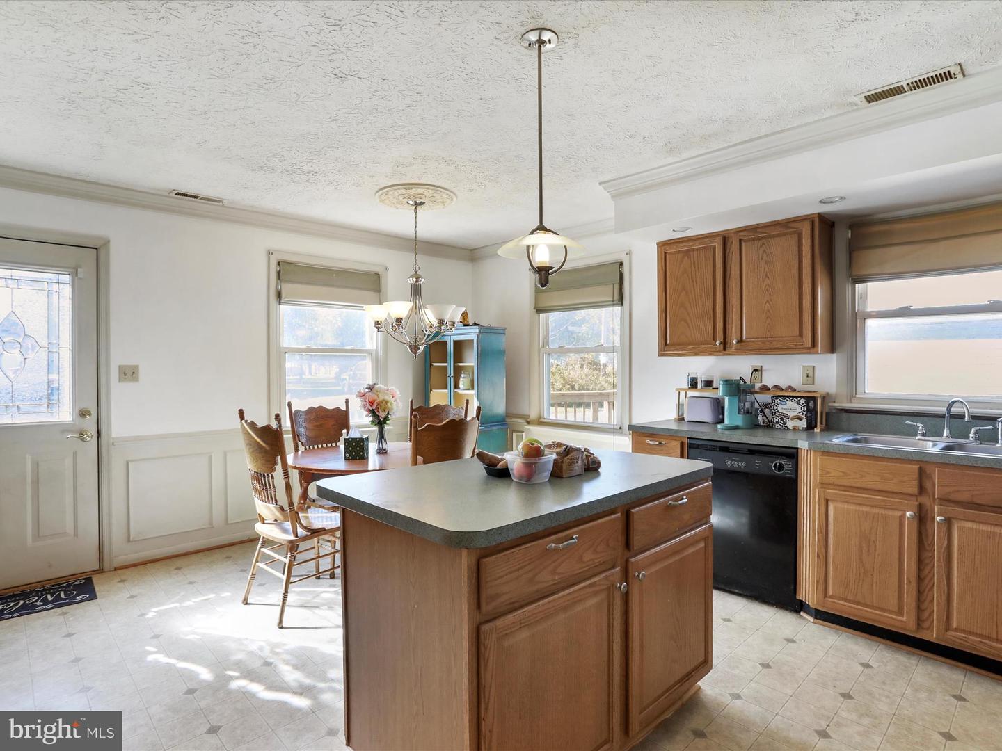 239 CHESTNUT ST, WINCHESTER, Virginia 22601, 2 Bedrooms Bedrooms, 5 Rooms Rooms,1 BathroomBathrooms,Residential,For sale,239 CHESTNUT ST,VAWI2009330 MLS # VAWI2009330