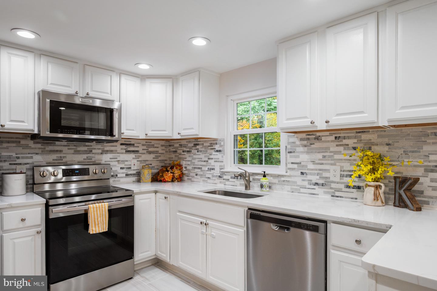 10139 WOOD GREEN WAY, BURKE, Virginia 22015, 3 Bedrooms Bedrooms, ,3 BathroomsBathrooms,Residential,For sale,10139 WOOD GREEN WAY,VAFX2276448 MLS # VAFX2276448