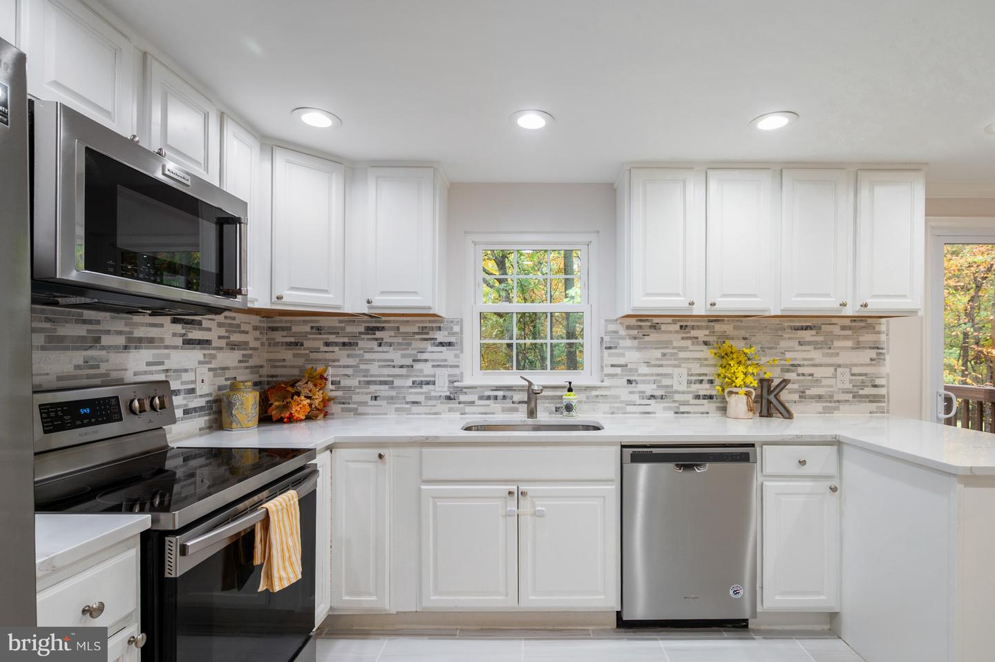 10139 WOOD GREEN WAY, BURKE, Virginia 22015, 3 Bedrooms Bedrooms, ,3 BathroomsBathrooms,Residential,For sale,10139 WOOD GREEN WAY,VAFX2276448 MLS # VAFX2276448