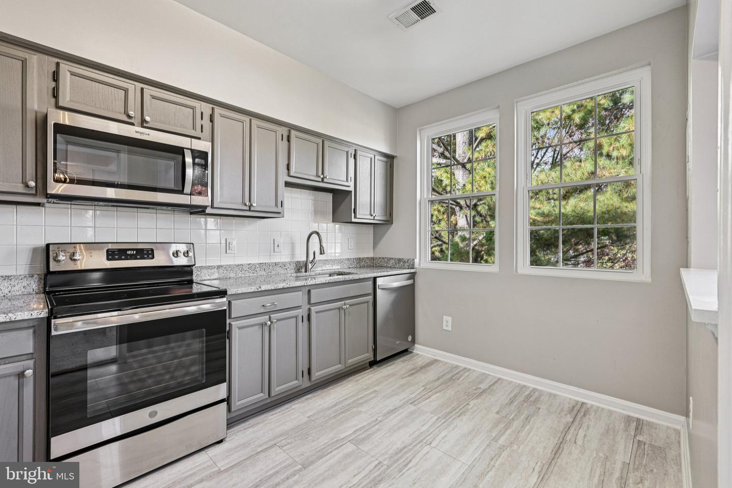 4225 MOZART BRIGADE LN #94, FAIRFAX, Virginia 22033, 3 Bedrooms Bedrooms, ,2 BathroomsBathrooms,Residential,For sale,4225 MOZART BRIGADE LN #94,VAFX2276470 MLS # VAFX2276470